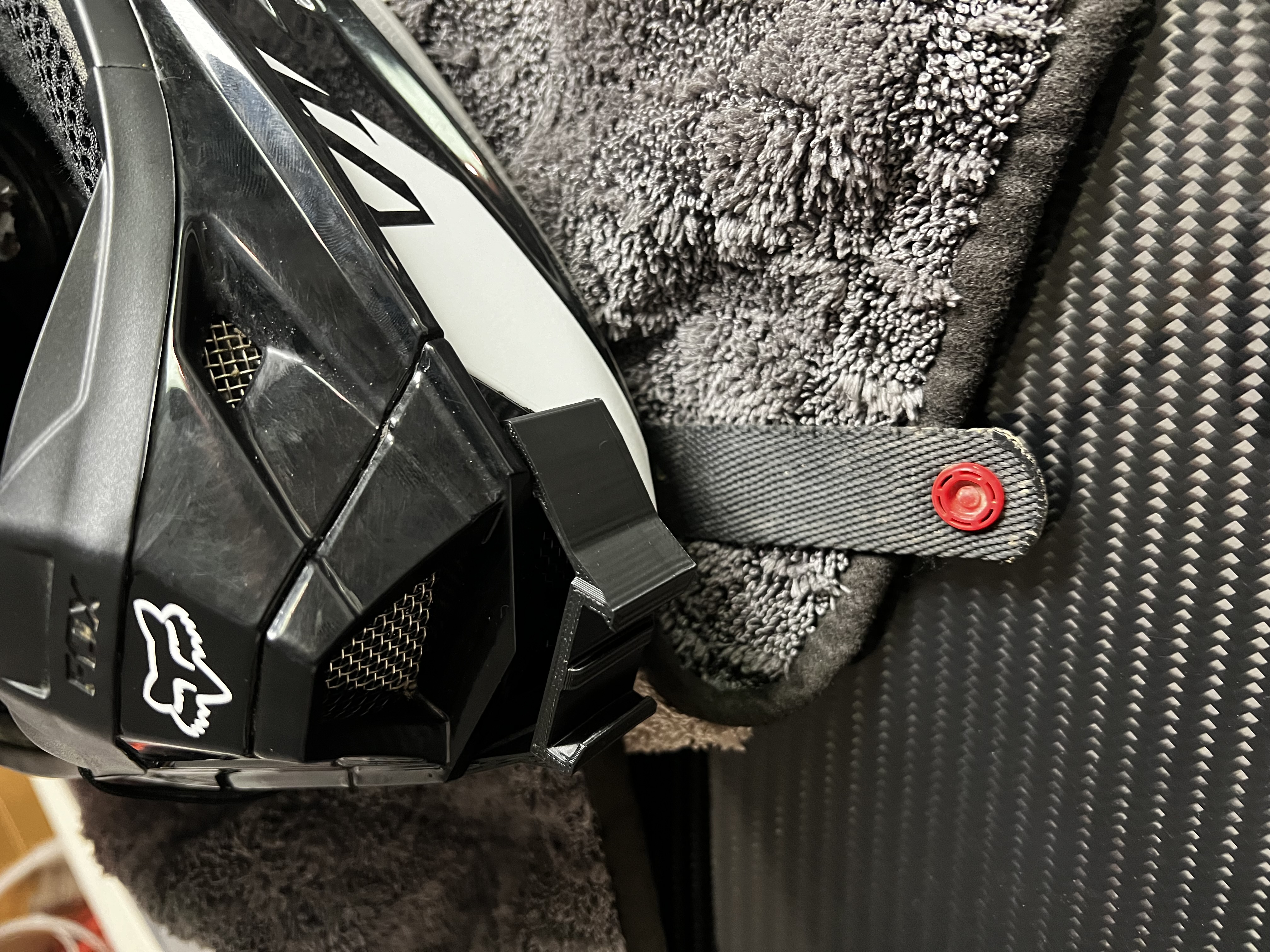 Fox v1 Helment Chin Mount