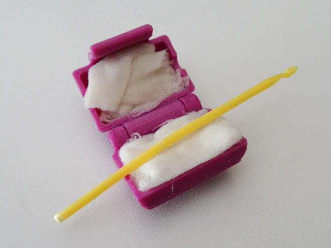 Dust filter and oiler for filament