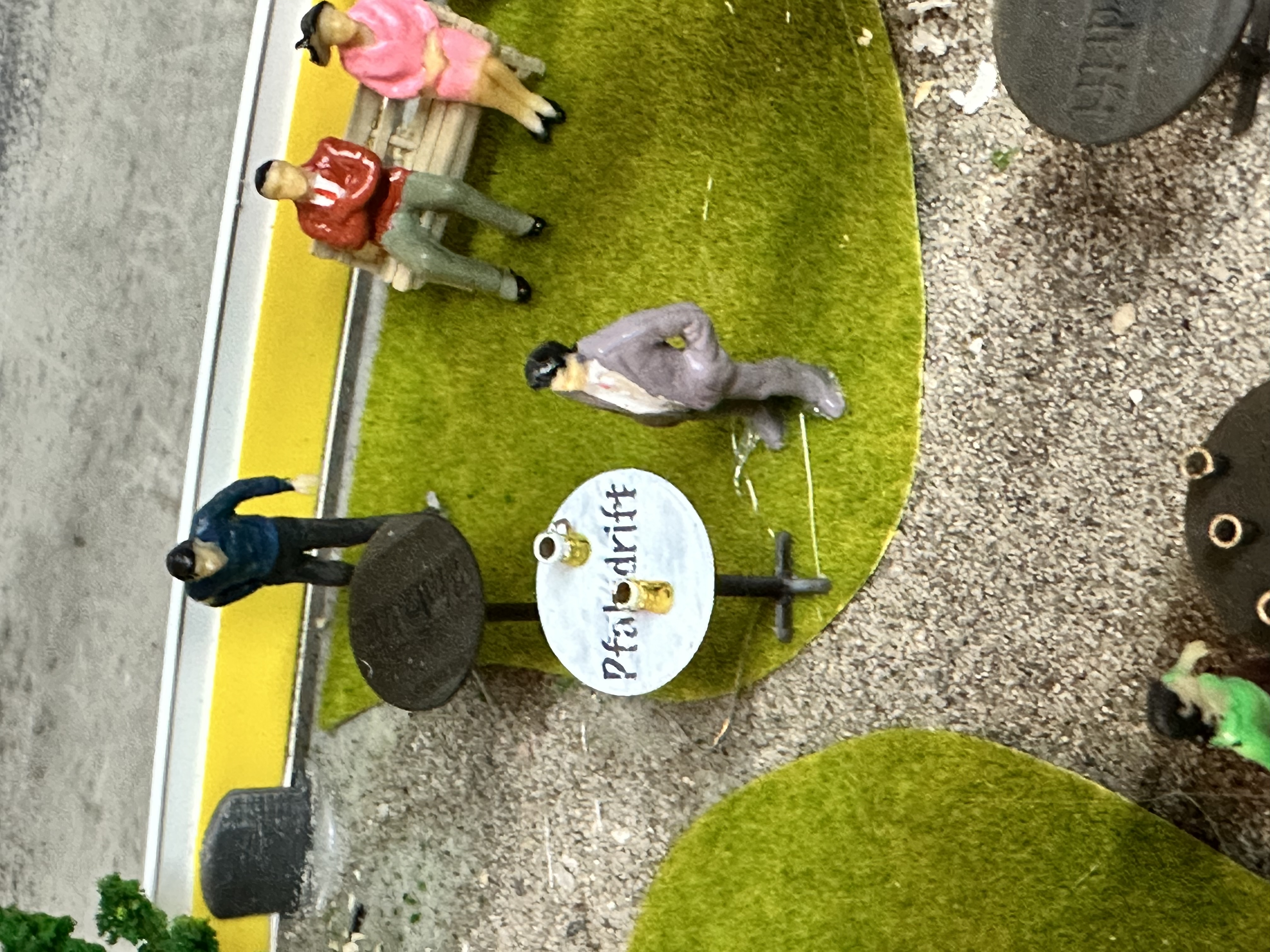 Stehtisch Sturmkind 1:43