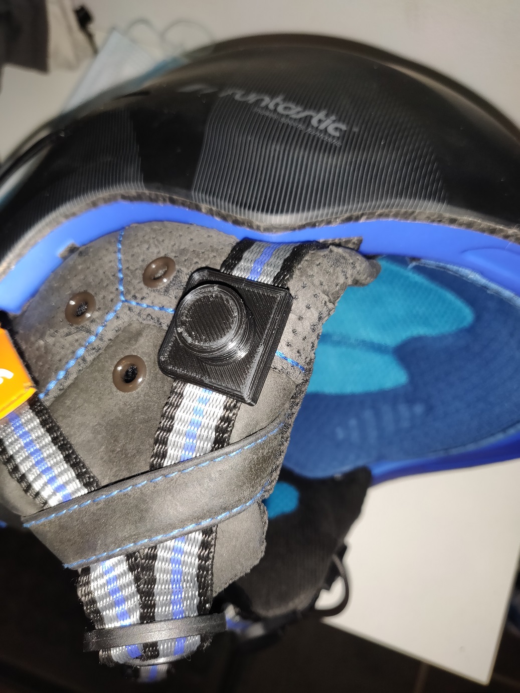 Ski helmet "COVID-19" FFP2 mask holder