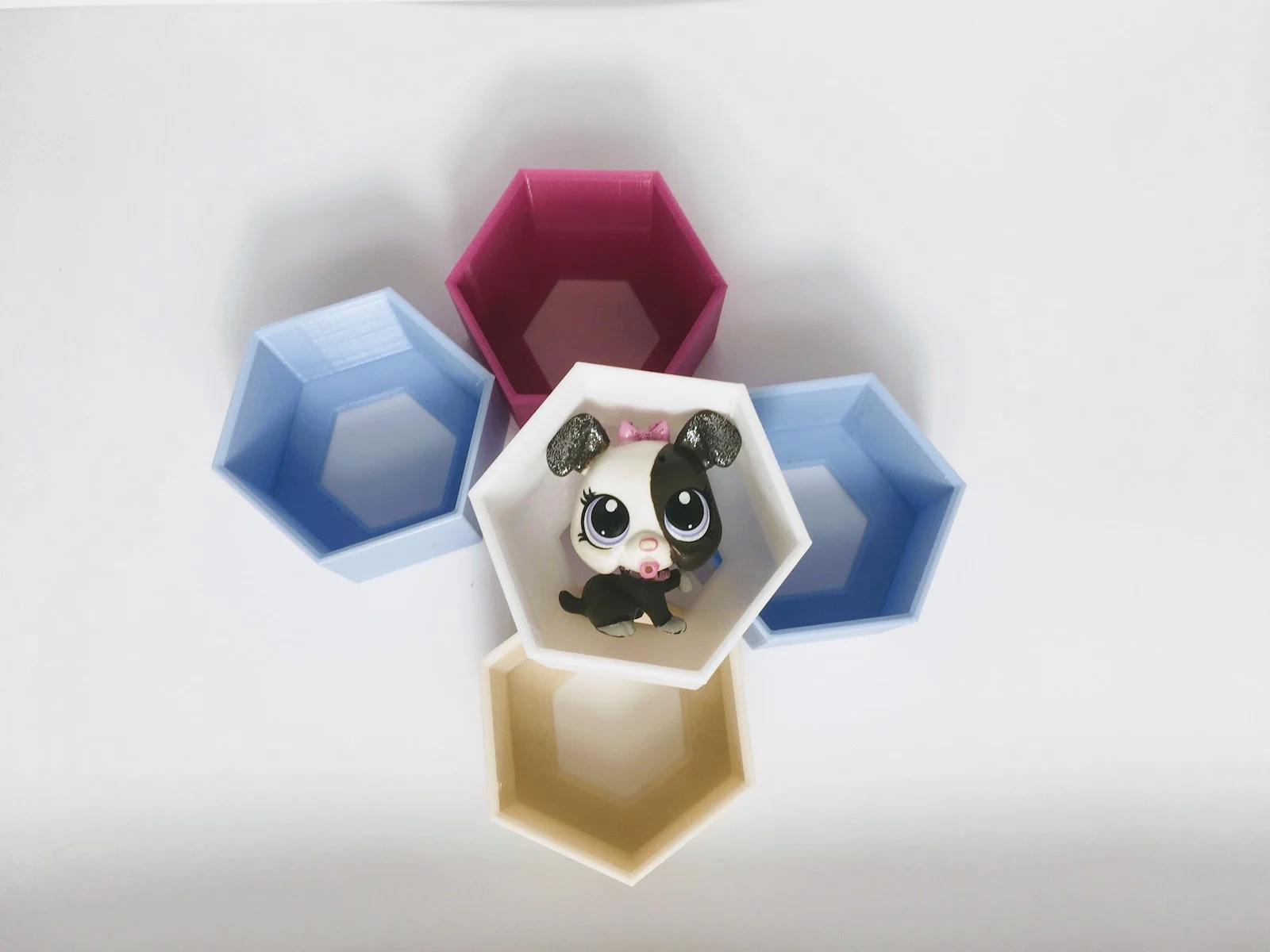 Honeycomb homes for LPS