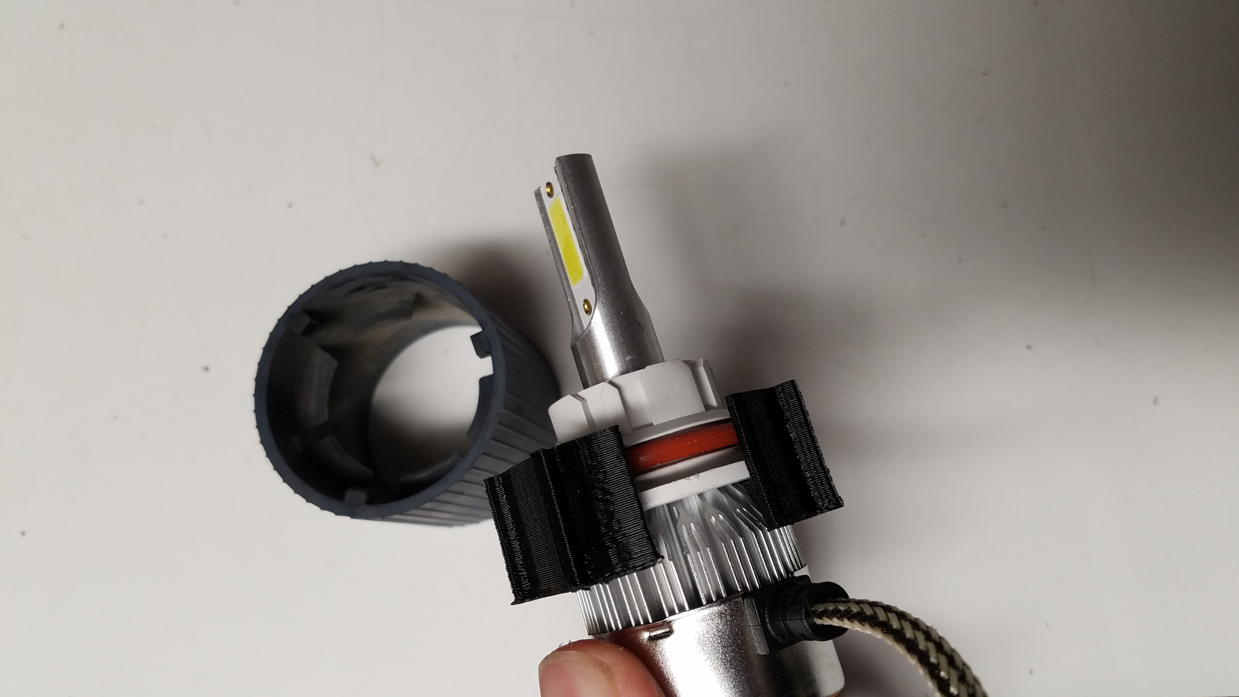 Ford new or aftermarket headlight retainer