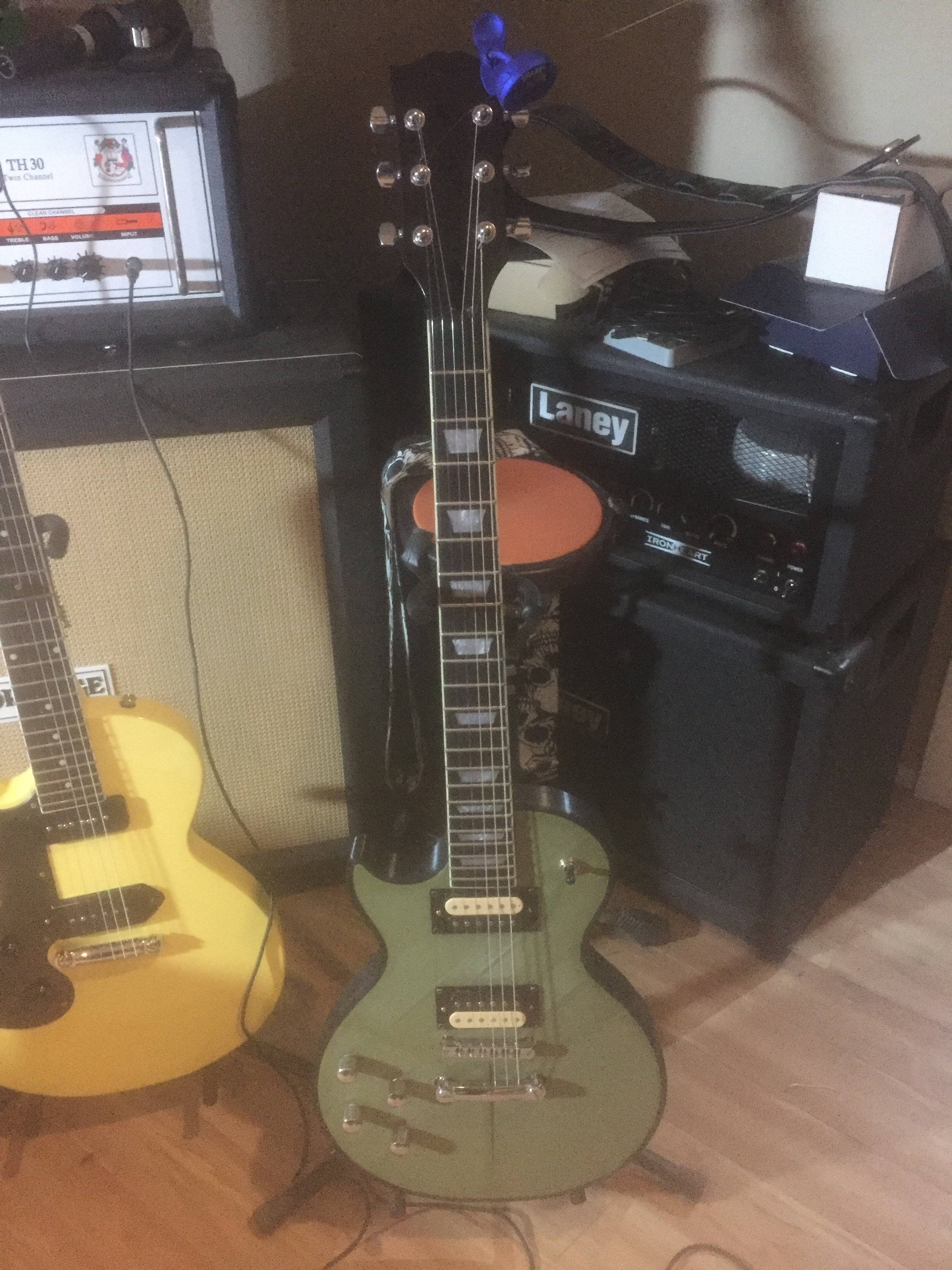 LP Style Guitar