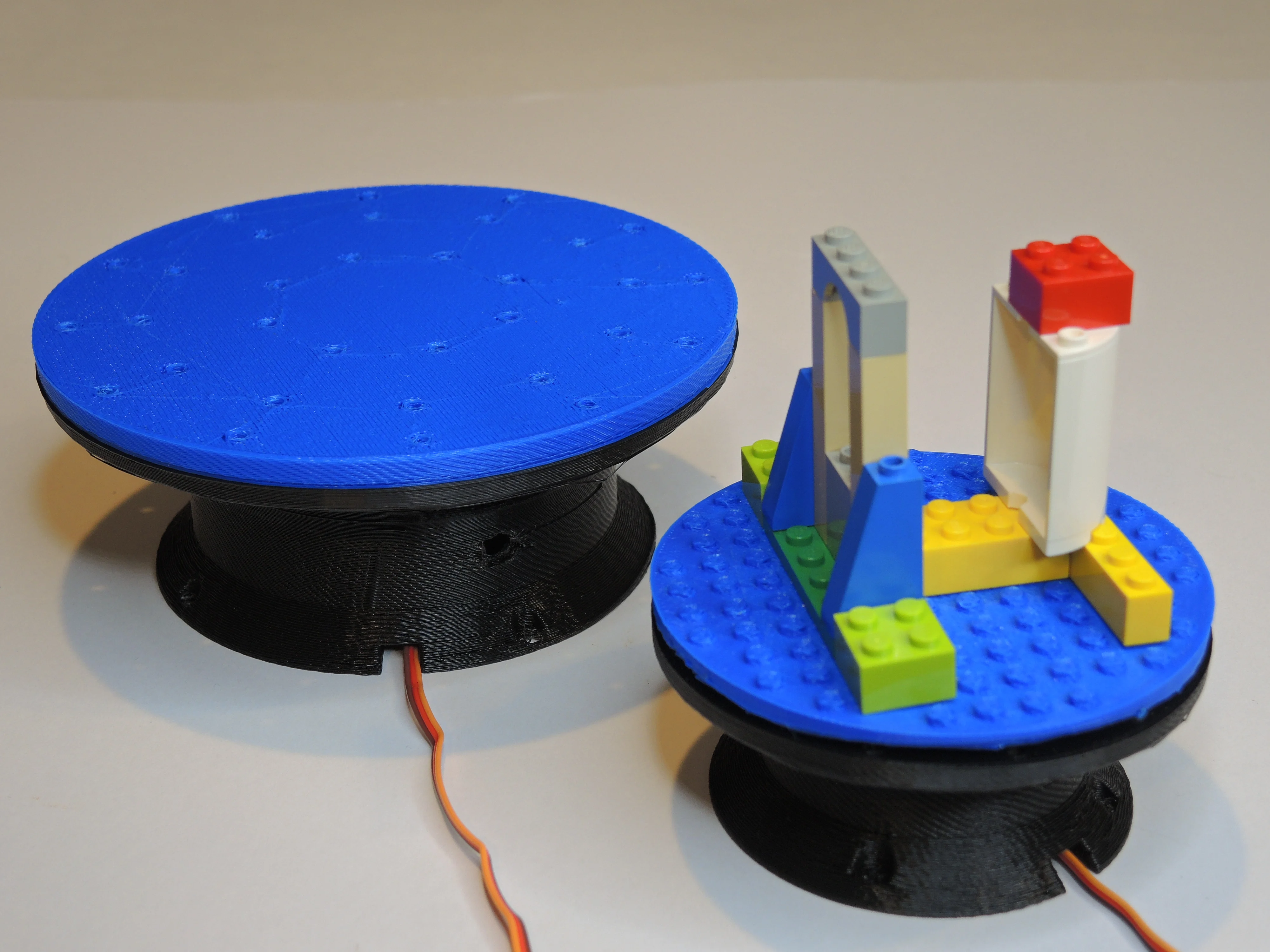 Motorized Turntable with Magnetic Attachment Plates