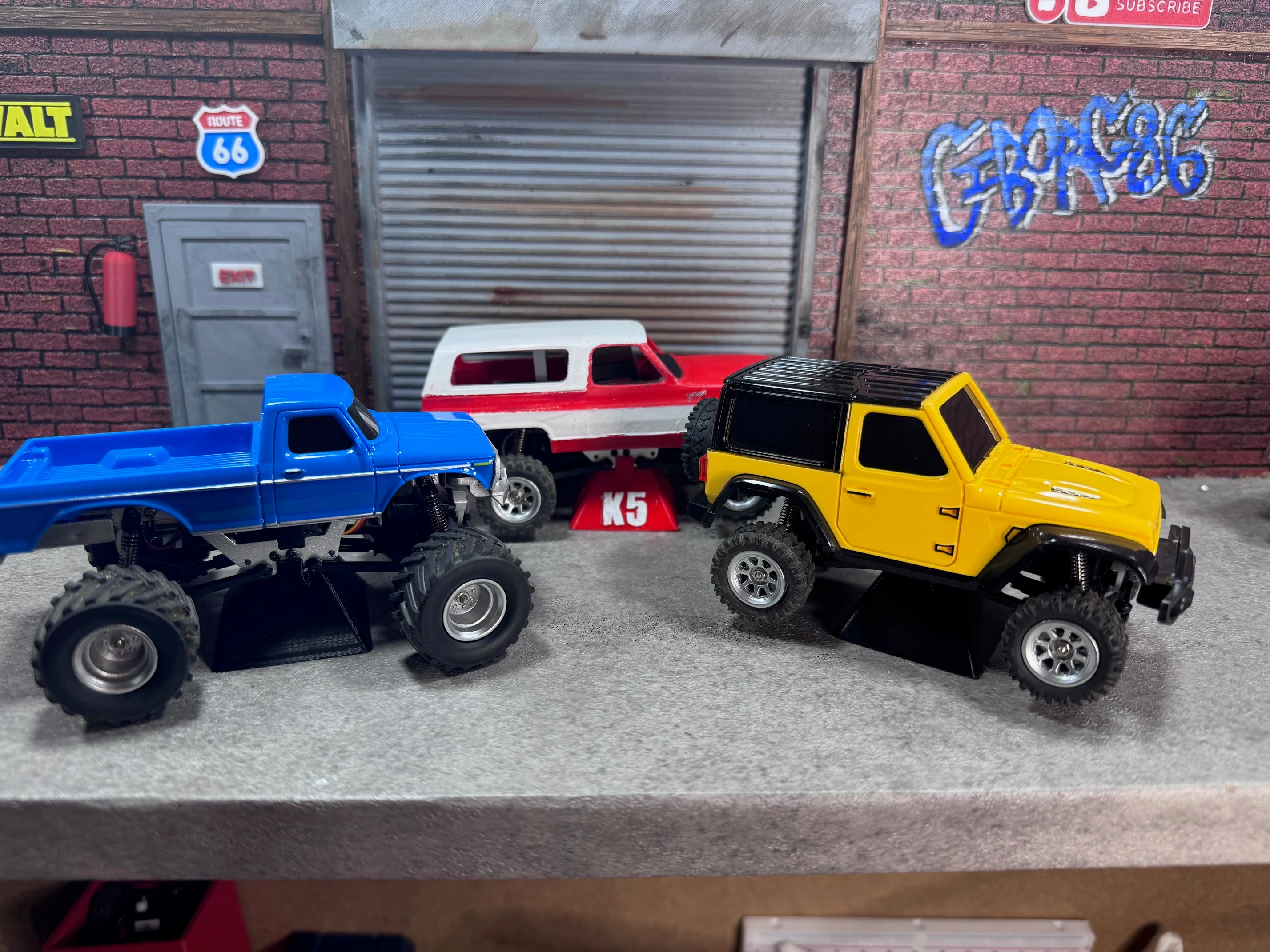 Jiabaile 1/36 Crawler Display Stand