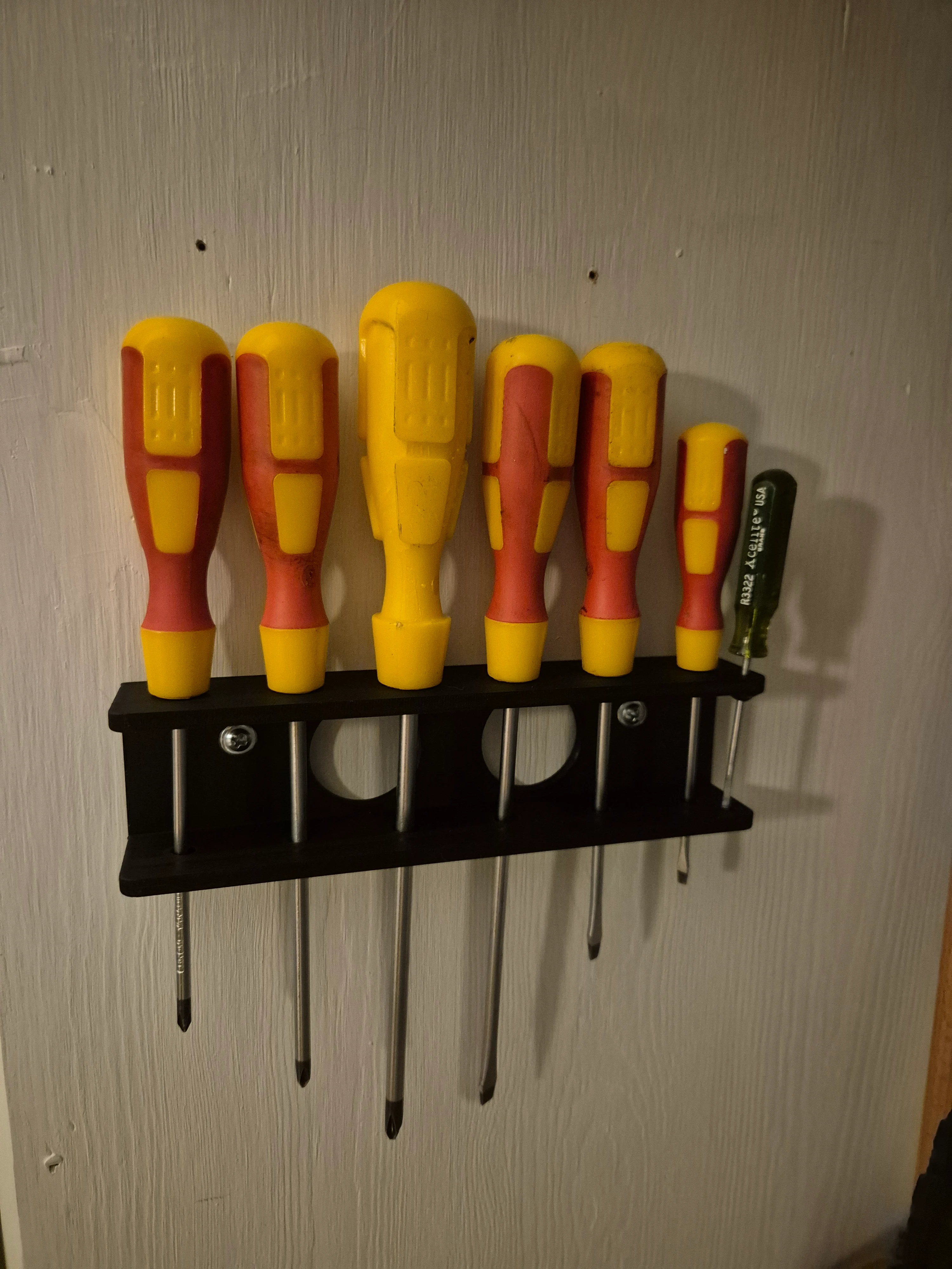 Screw driver wall mount 6+1