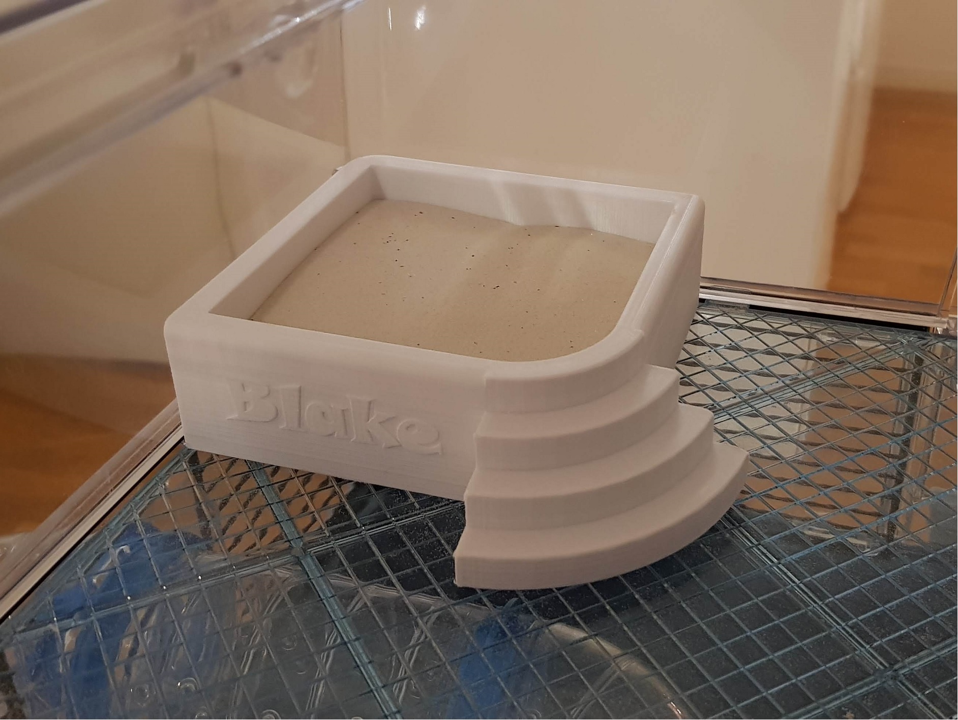 Hamster sand jacuzzi