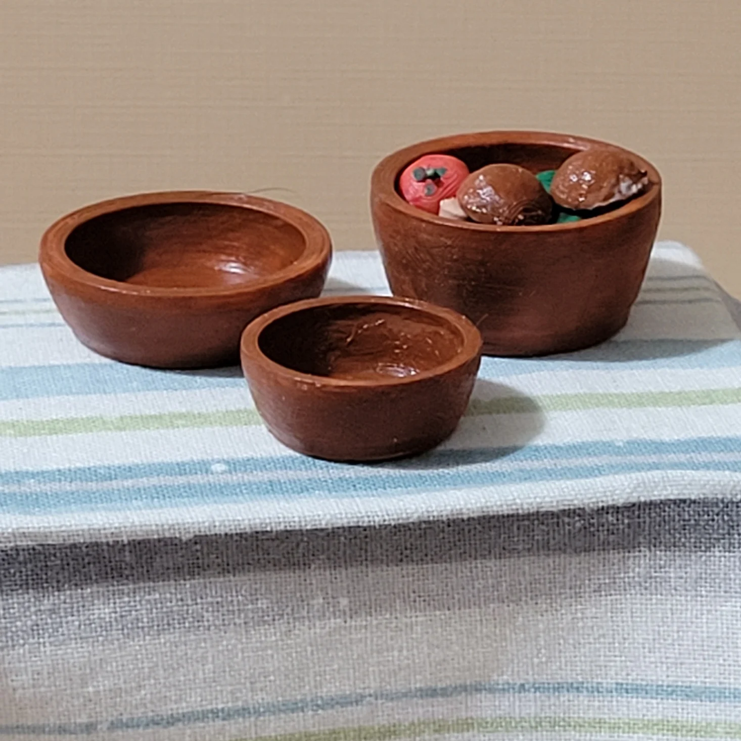 Serving bowls in 1:12 scale