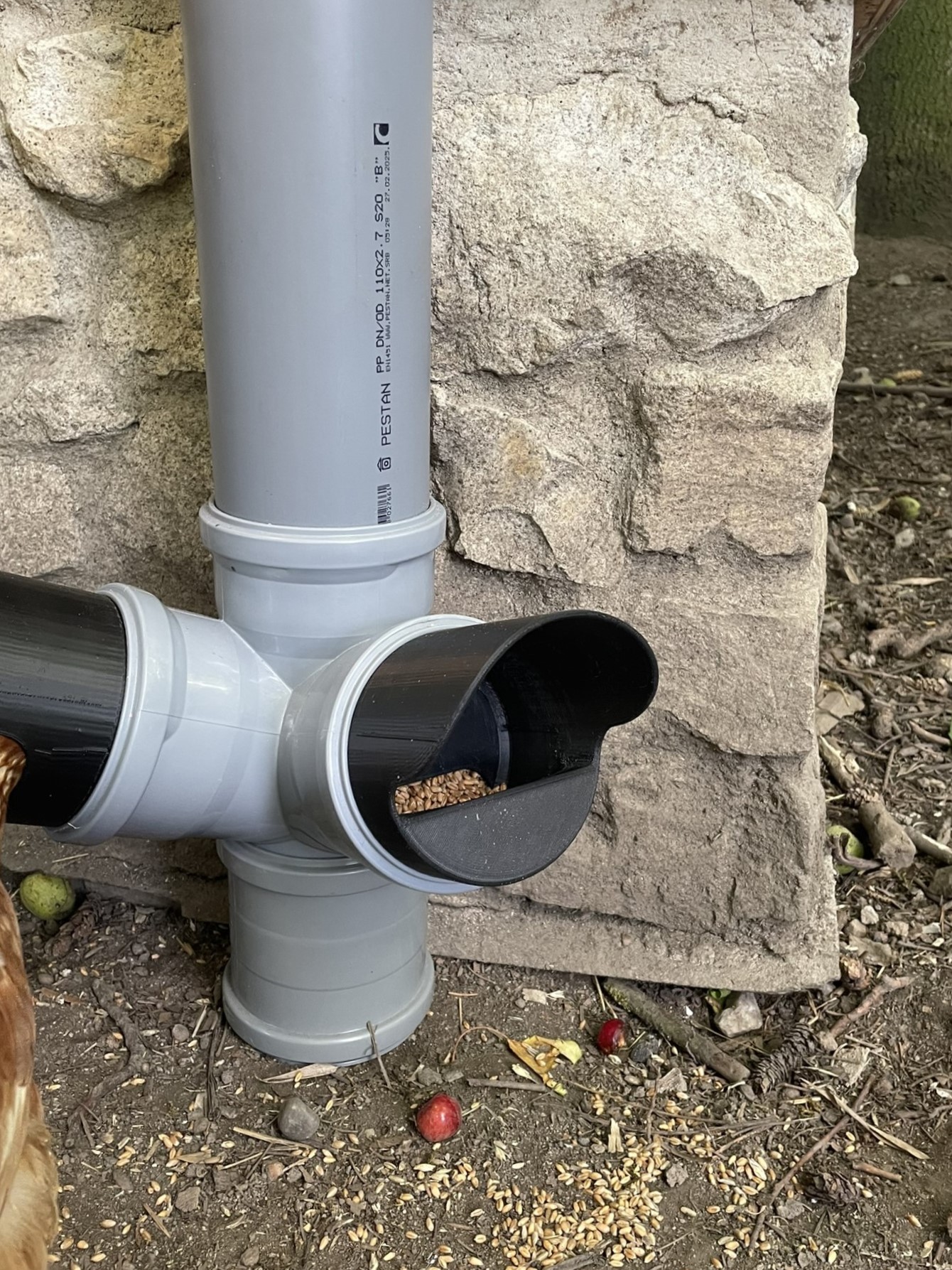 Chicken Feeder Tube – Spill-Reducing Attachment
