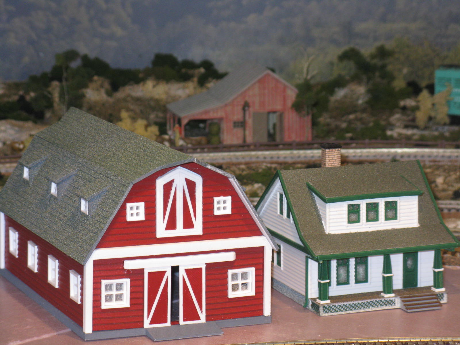 HO Scale Big Red Barn