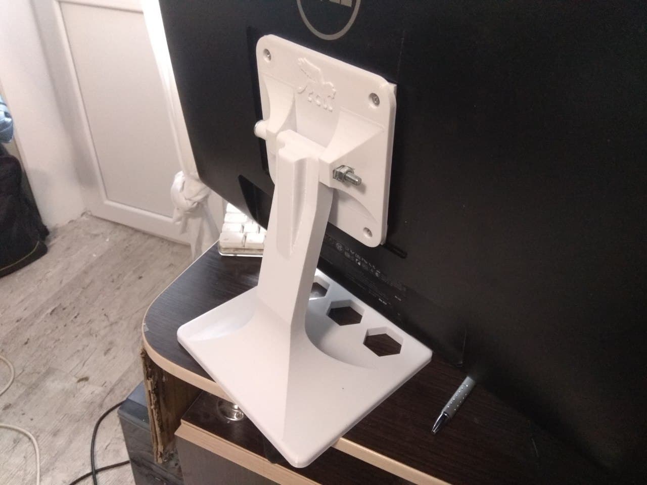 VESA 100MM Mount with M6 nut mount