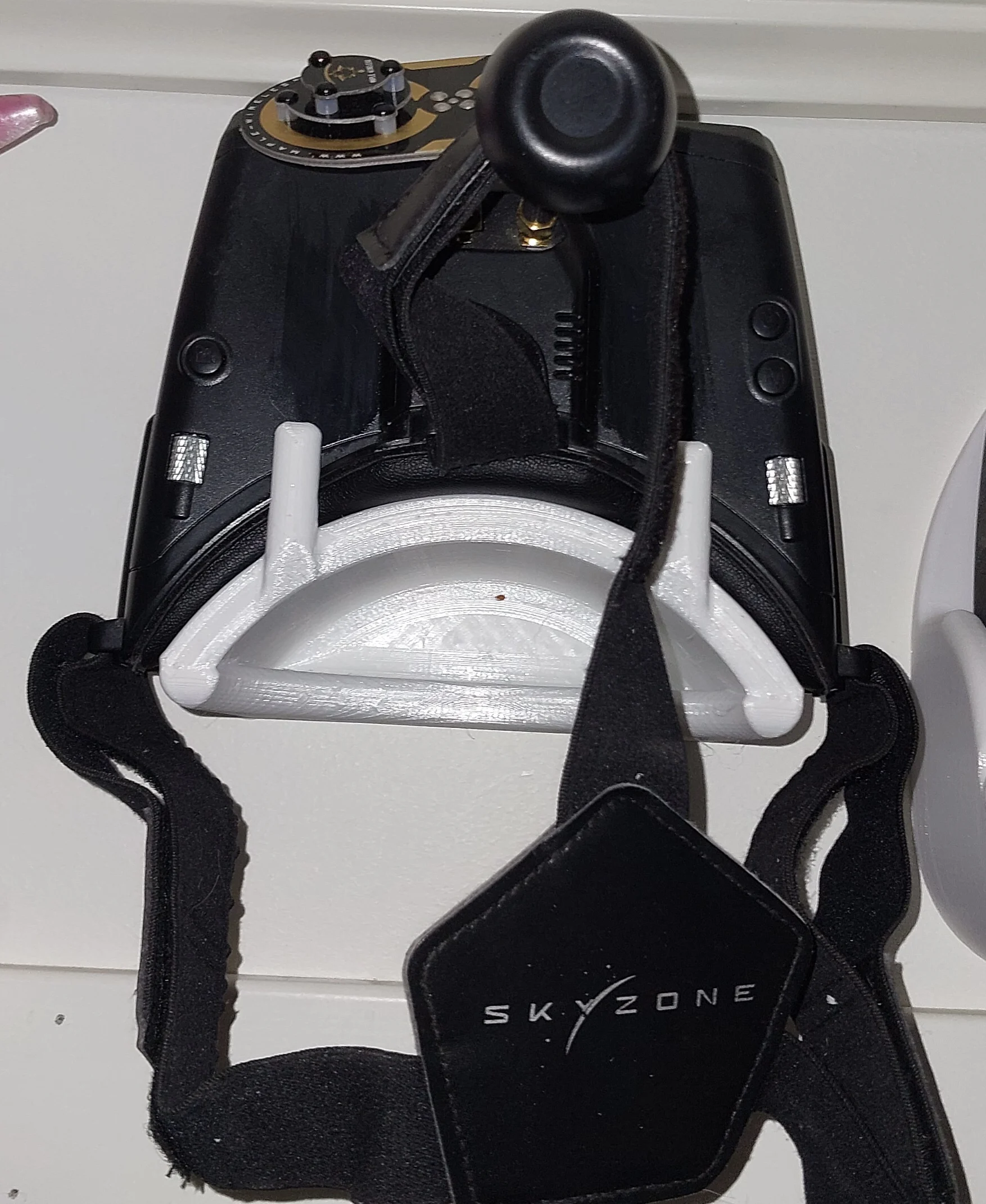 Skysone Cobra X V2 wall organizer