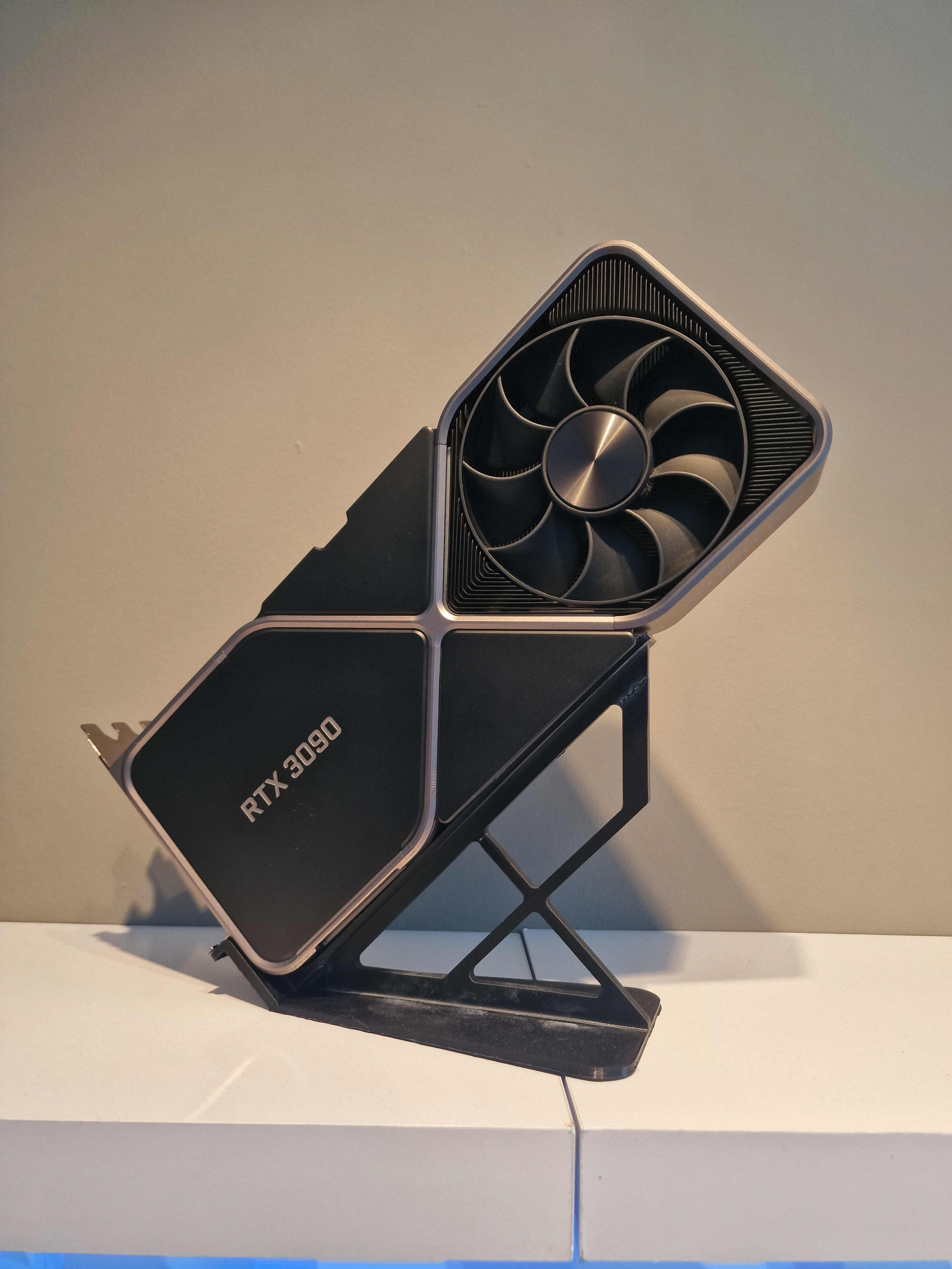 RTX3090 FE cooler Display Stand