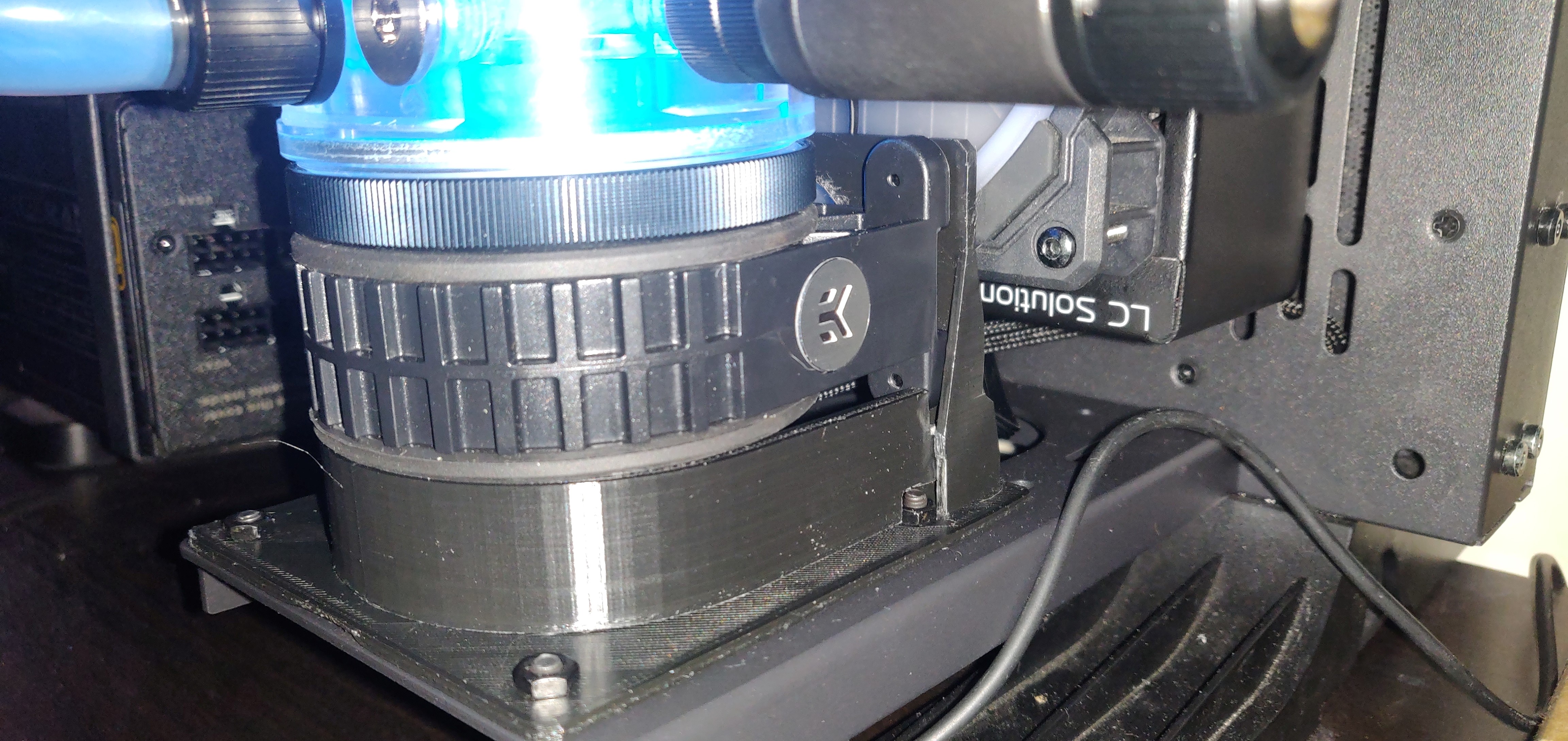 EKWB Quantum Kinetic Mount for Thermaltake Core P3