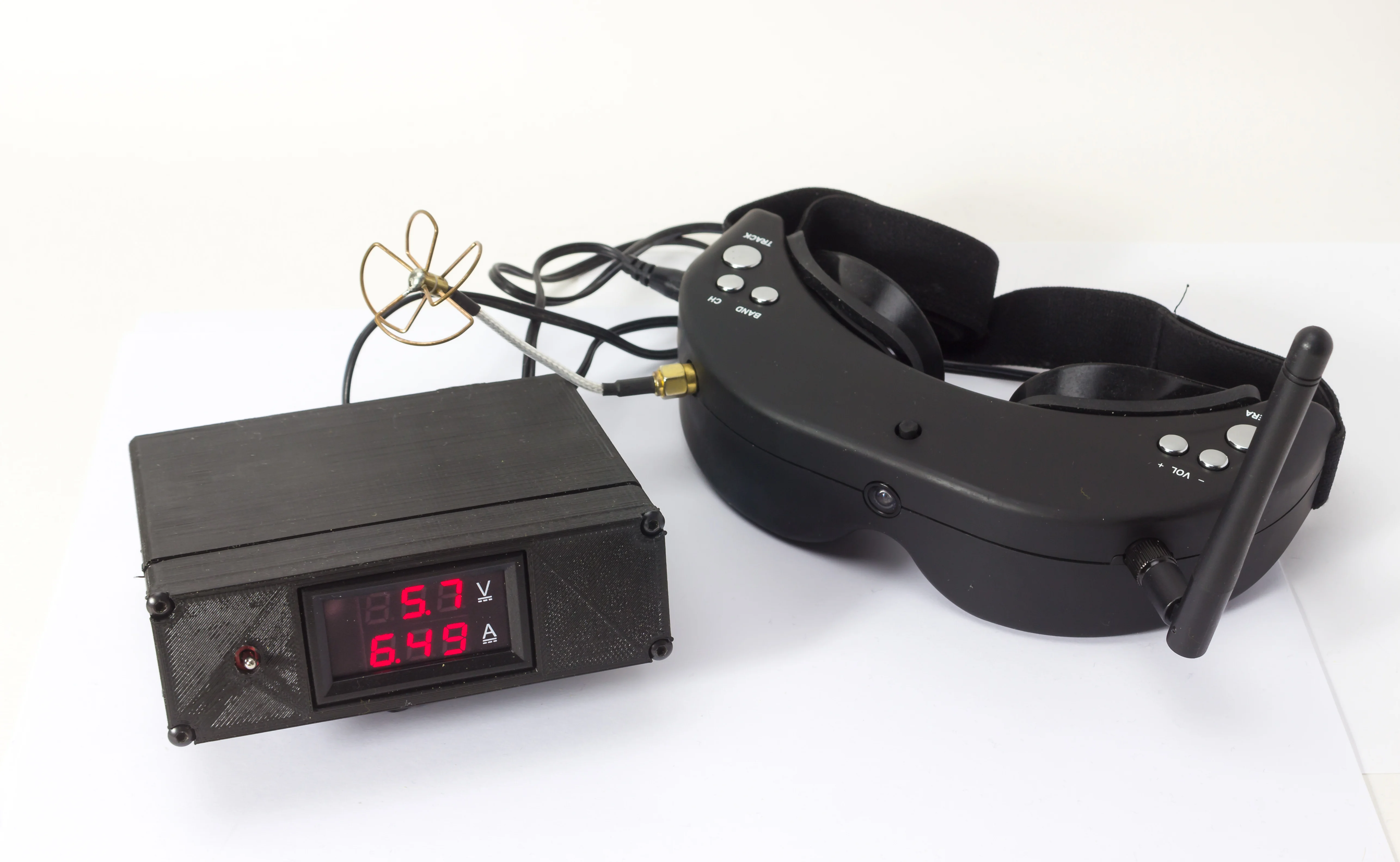 Fatshark/Skyzone FPV goggles lead battery box with volt & ammeter V1