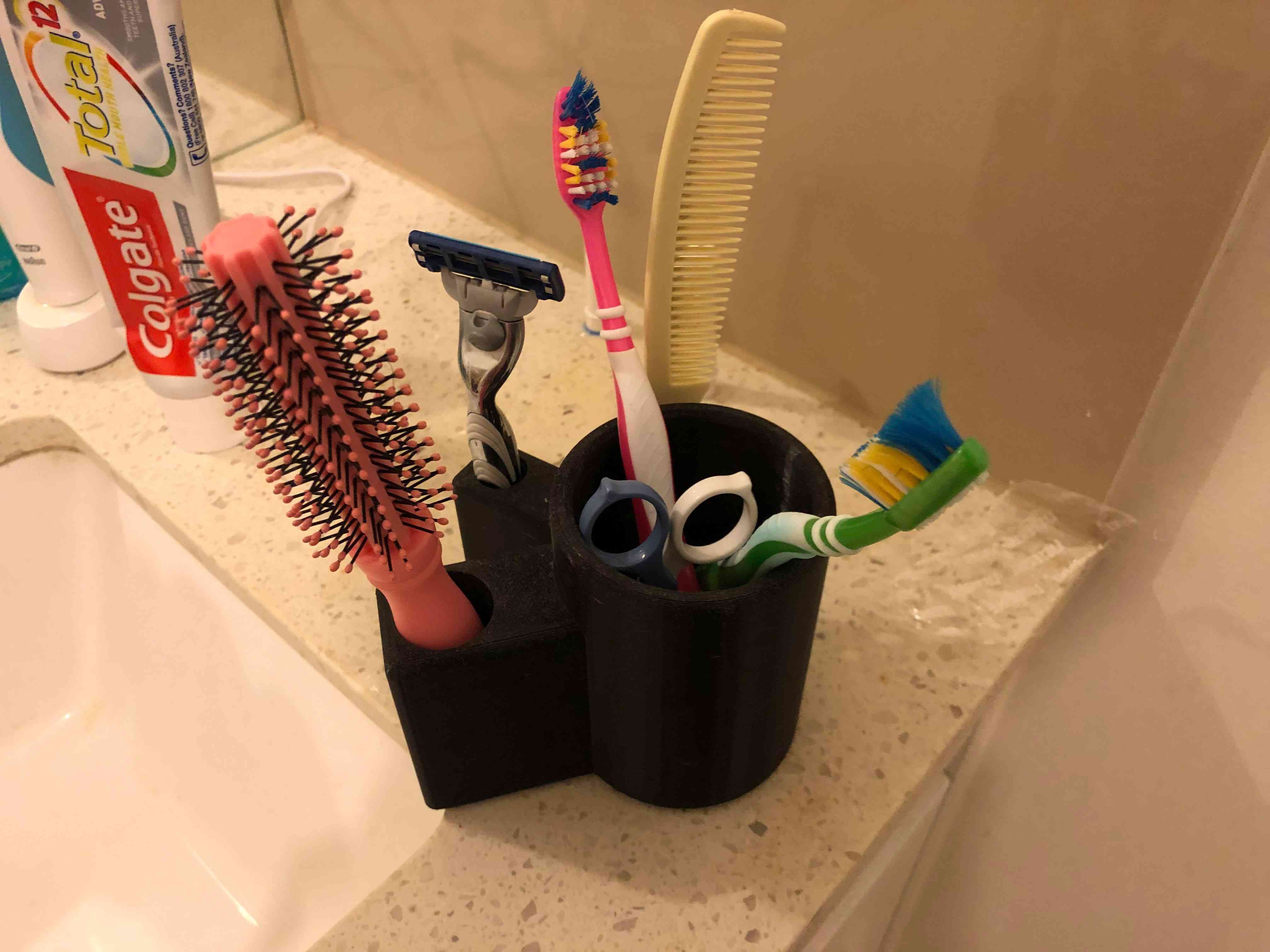 Bathroom toiletries holder