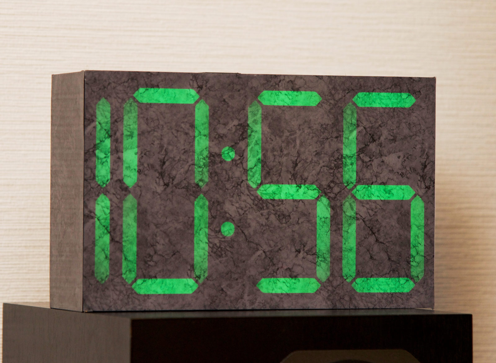 Monolithic Digital Clock / 7-segment Display Unit