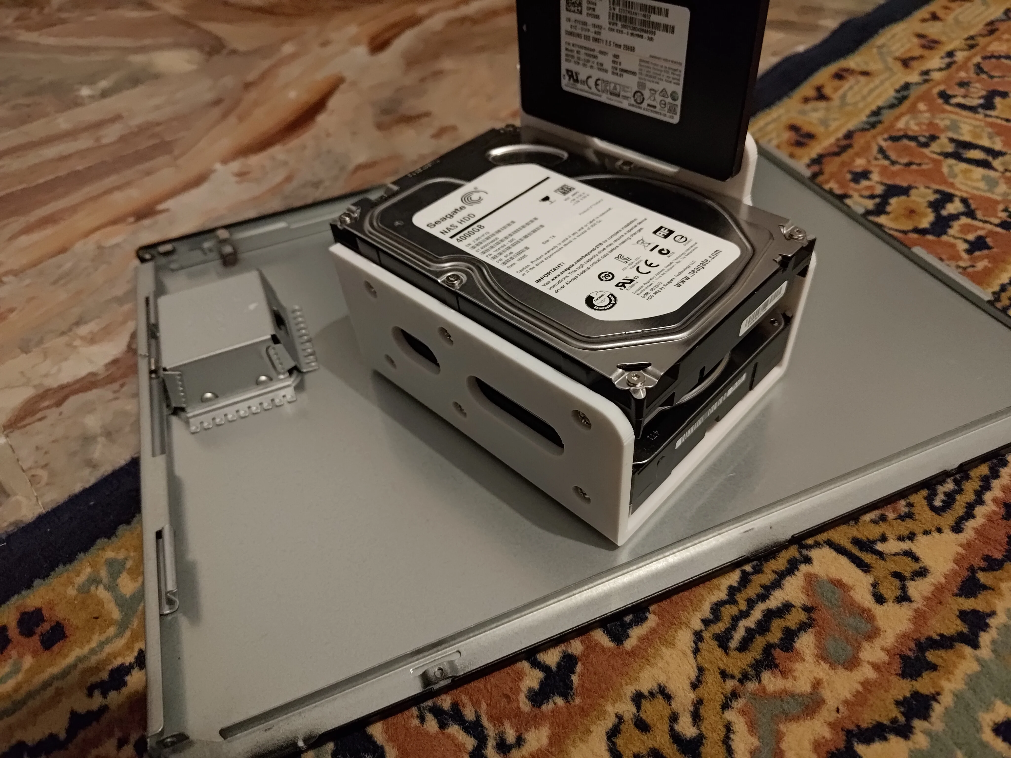 3.5" hard disk mount + 1 2.5" ssd mount NAS
