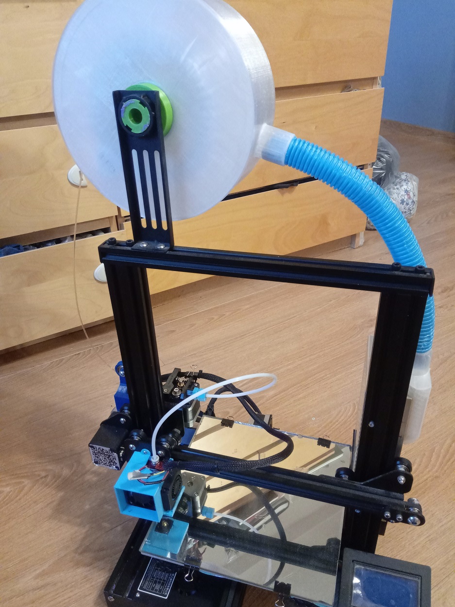 Filament spool dryer and dust protection