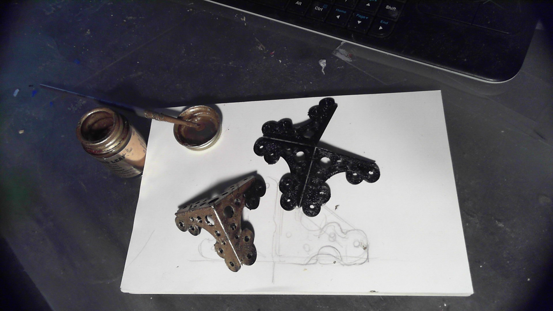 Decorative corner / screw guide