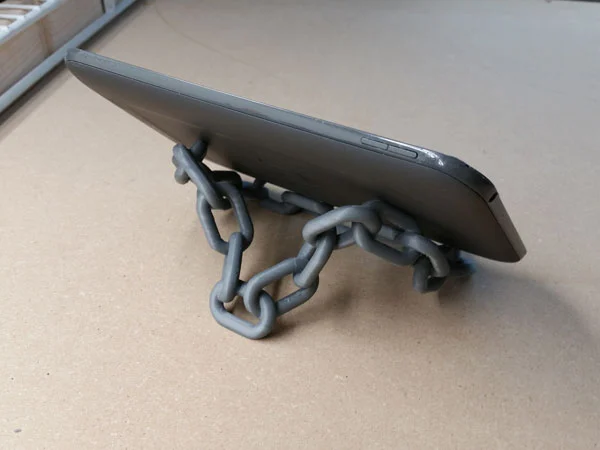 Chain Link Tablet Stand