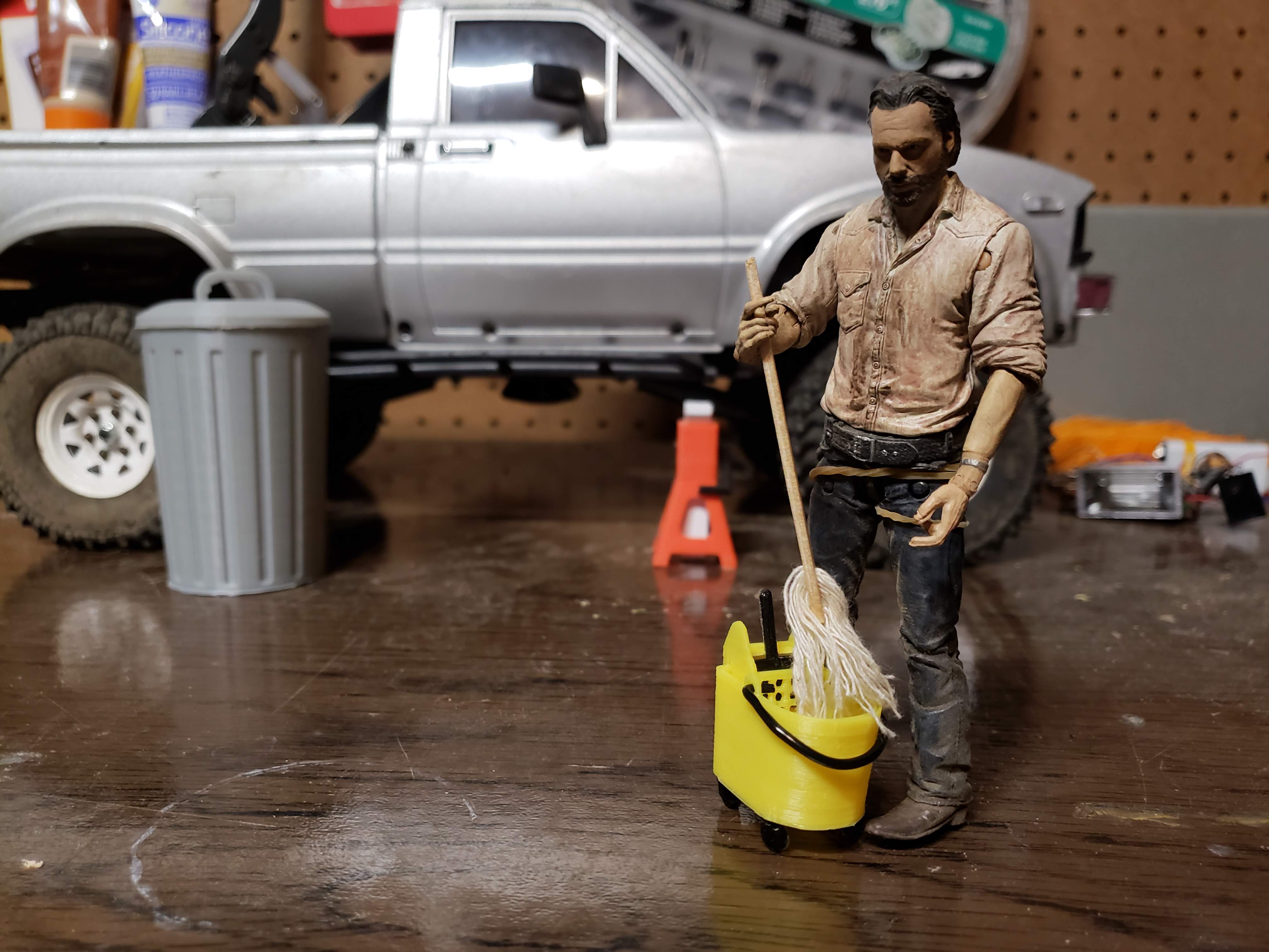 1/10 Scale Garage Mop Bucket