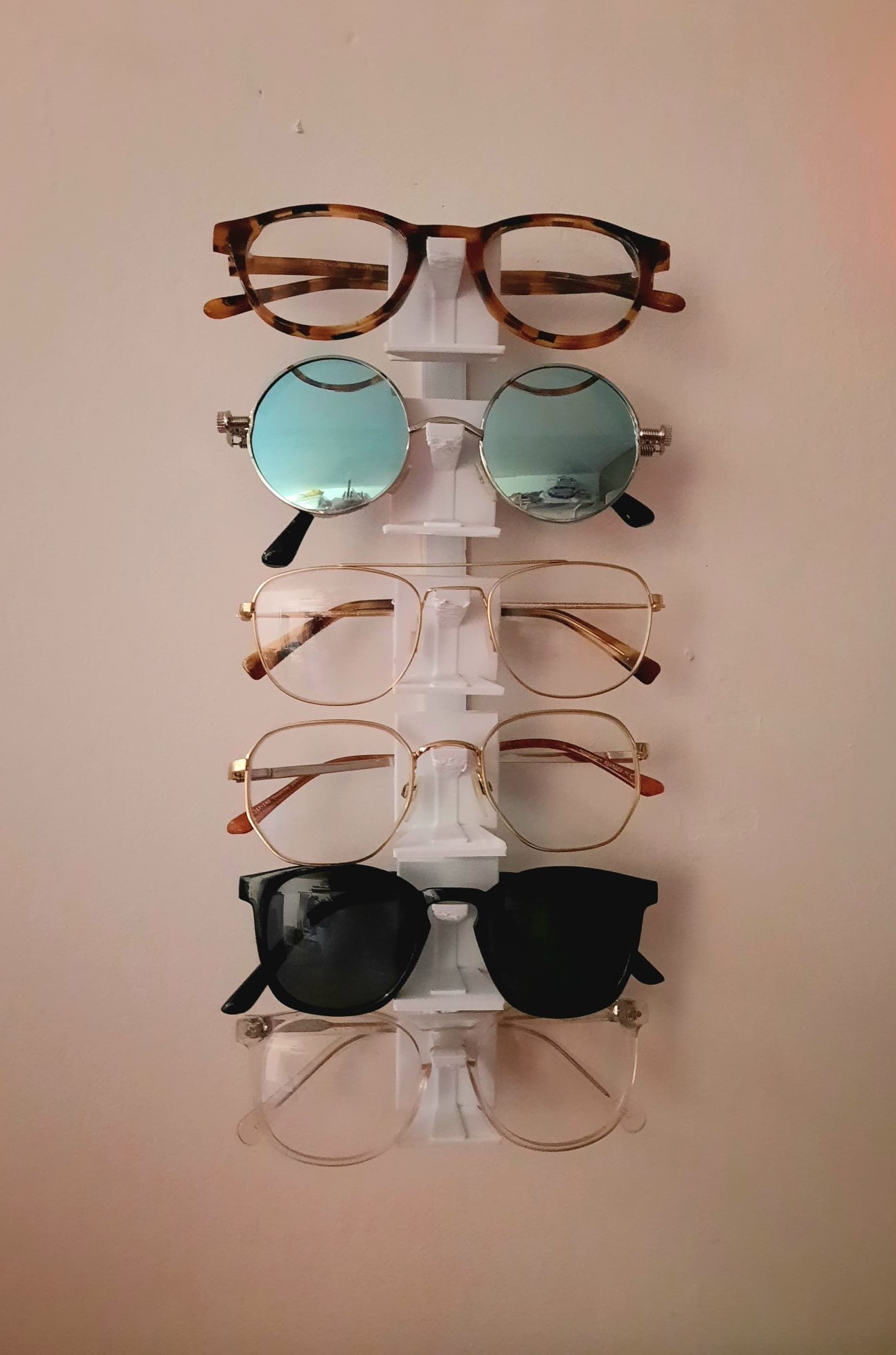 Modular vertical Eyeglass/Sunglass holder