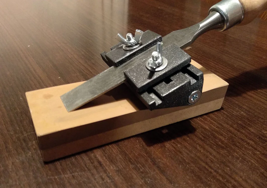 Chisel sharpening jig