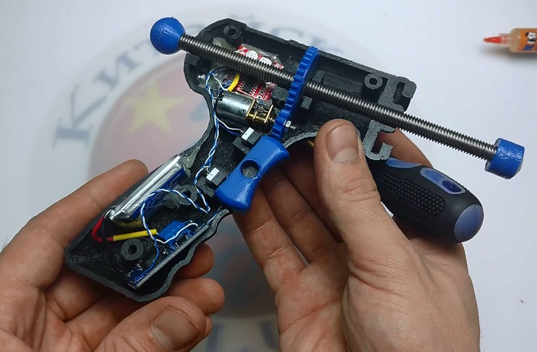 Gun for flux or solder paste (ver3)