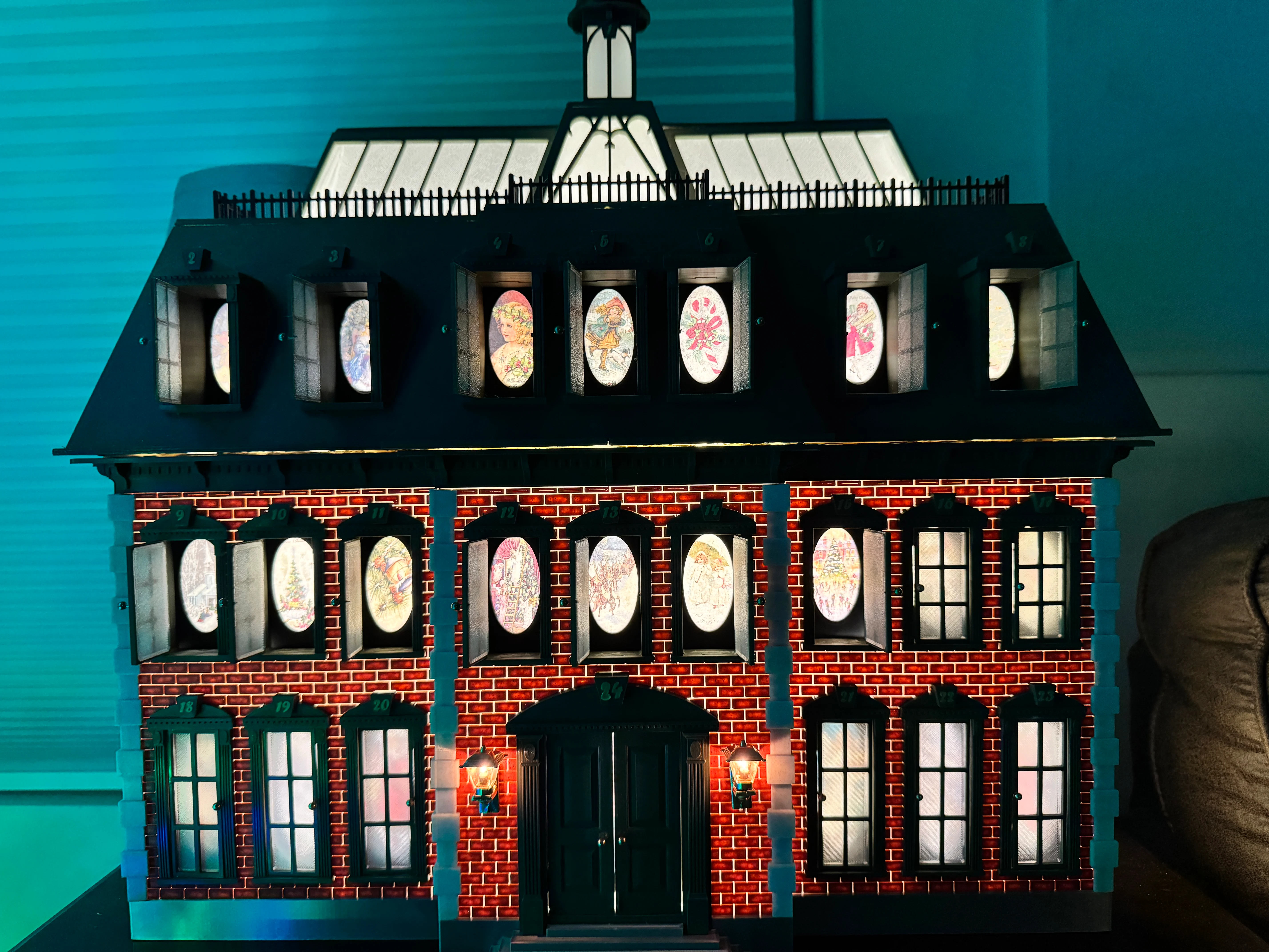 mcmaven's Christmas Vacation Advent Calendar House (with Bricks)