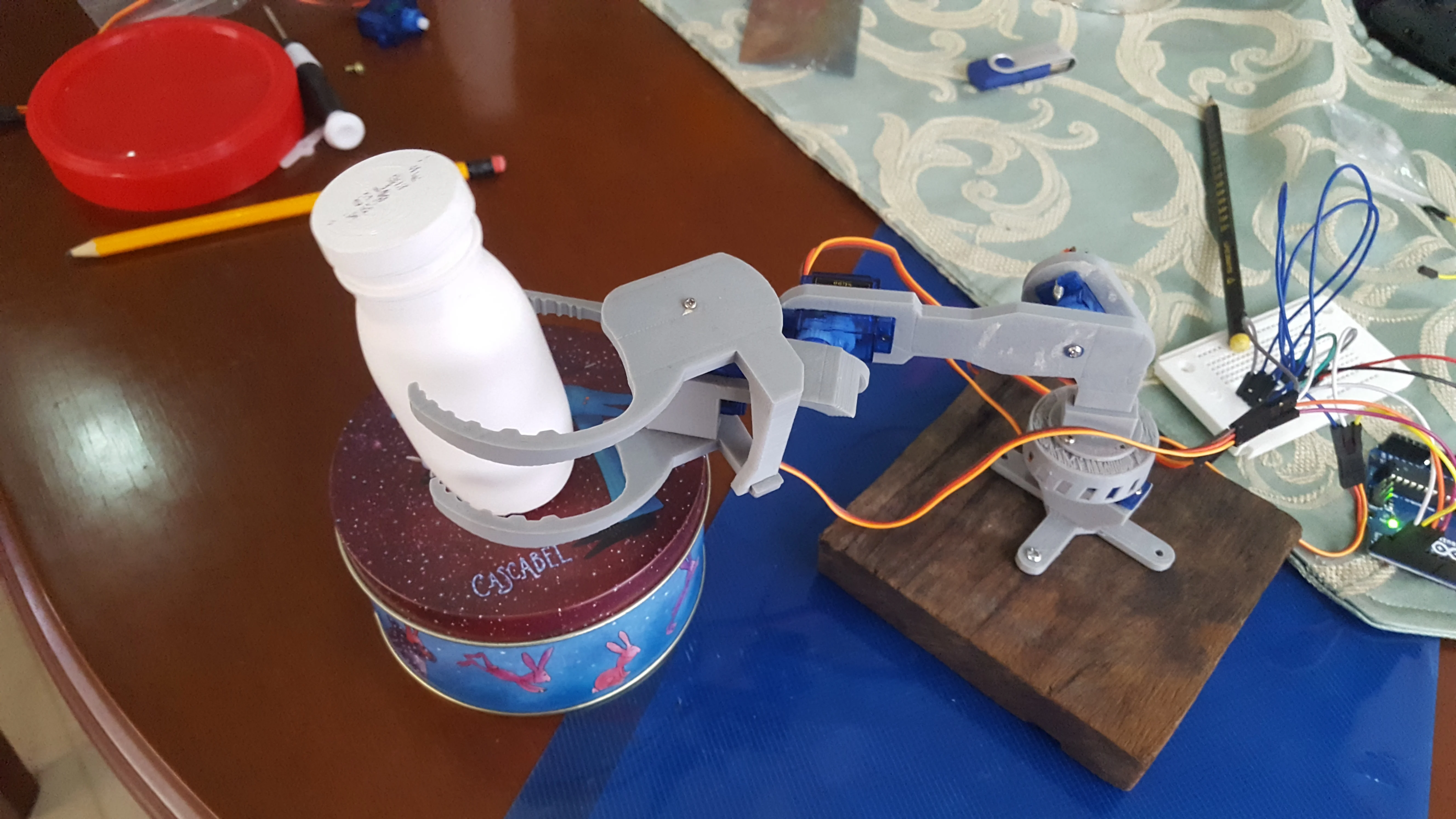 Brazo con micro servo