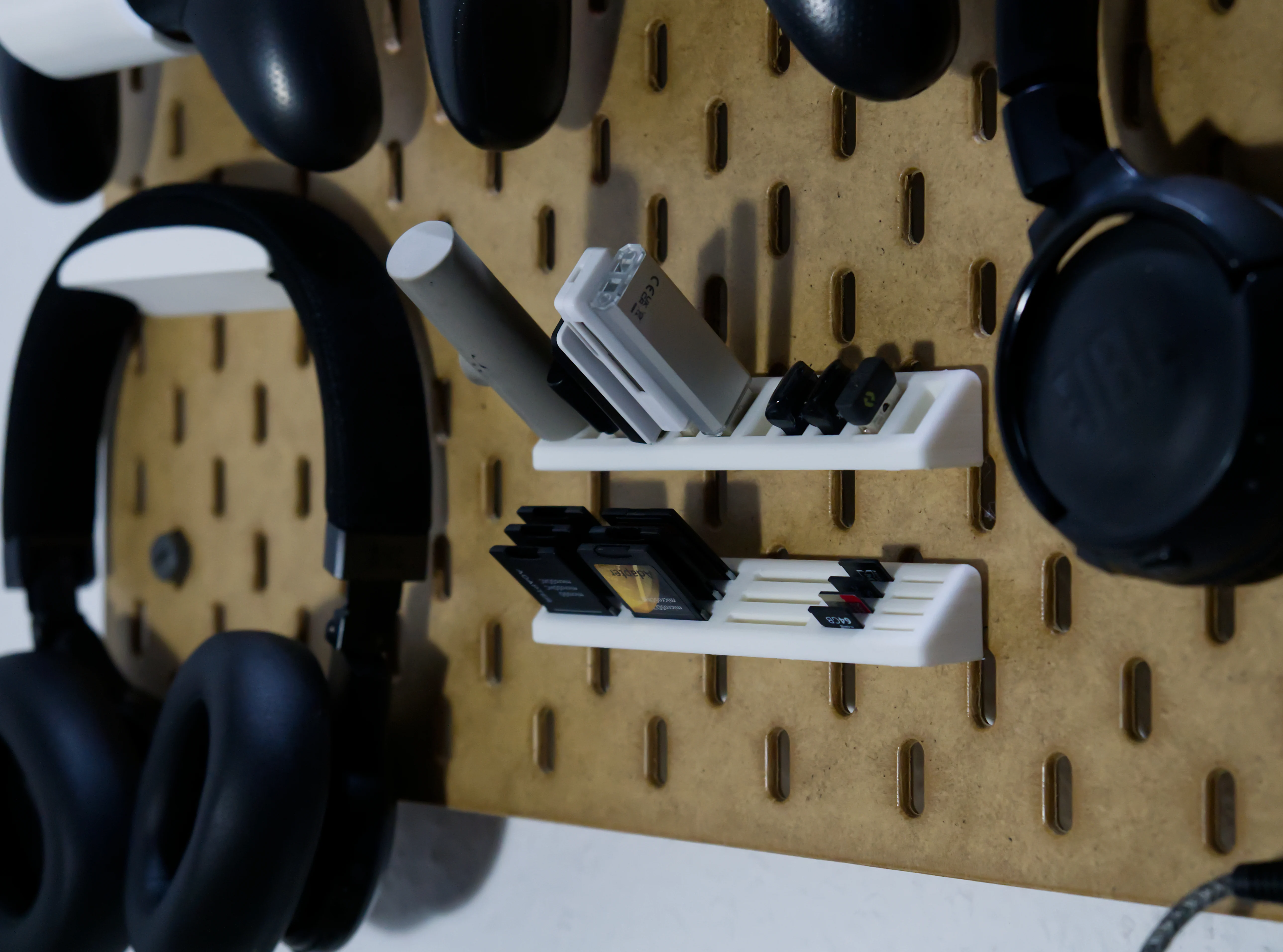 SKADIS USB and SD-Card Storage