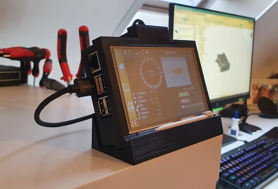 Case - Raspberry Pi 3b+ with 5 Inch TFT - with Stand