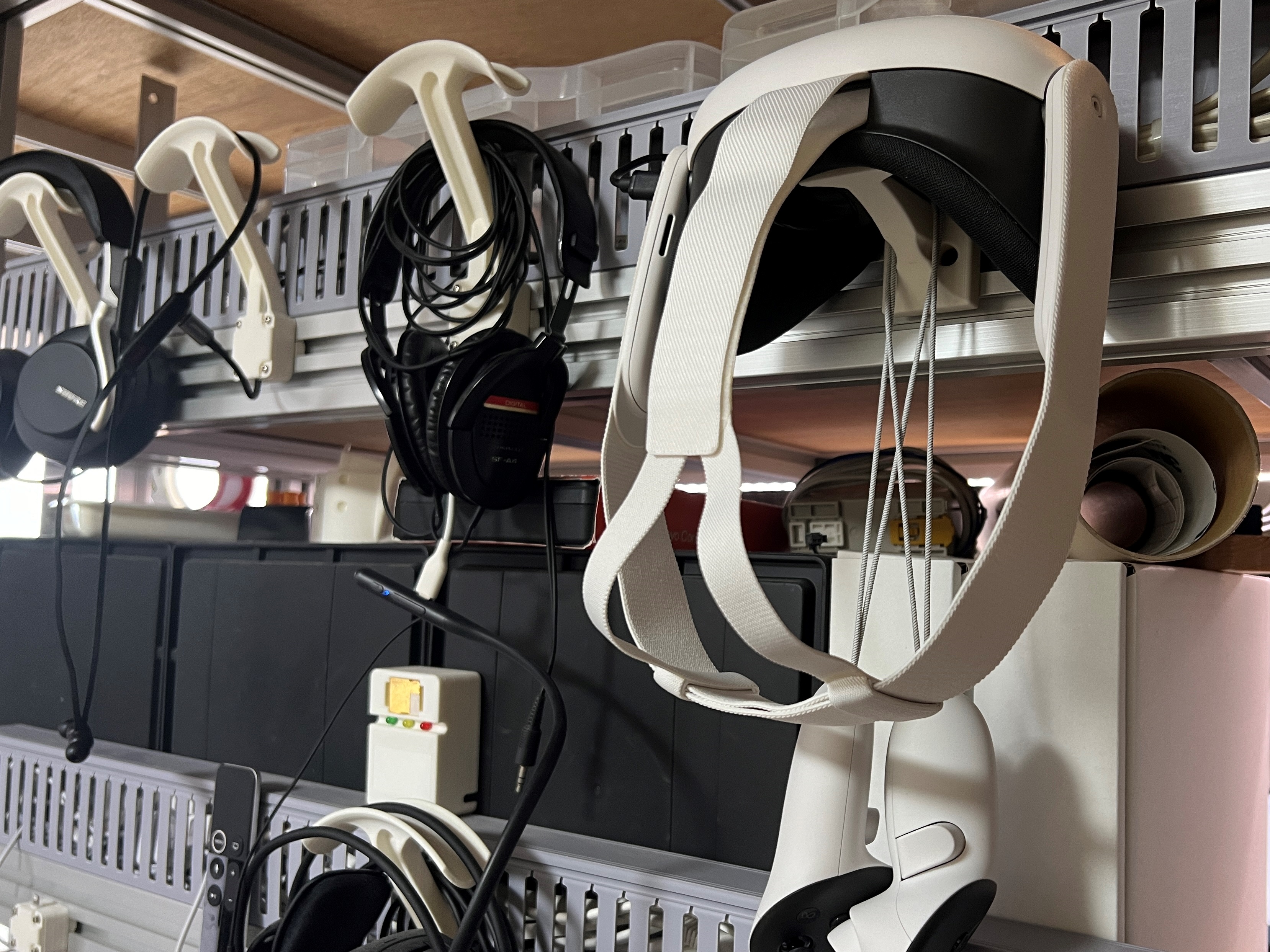 Hanger for OculusQuest
