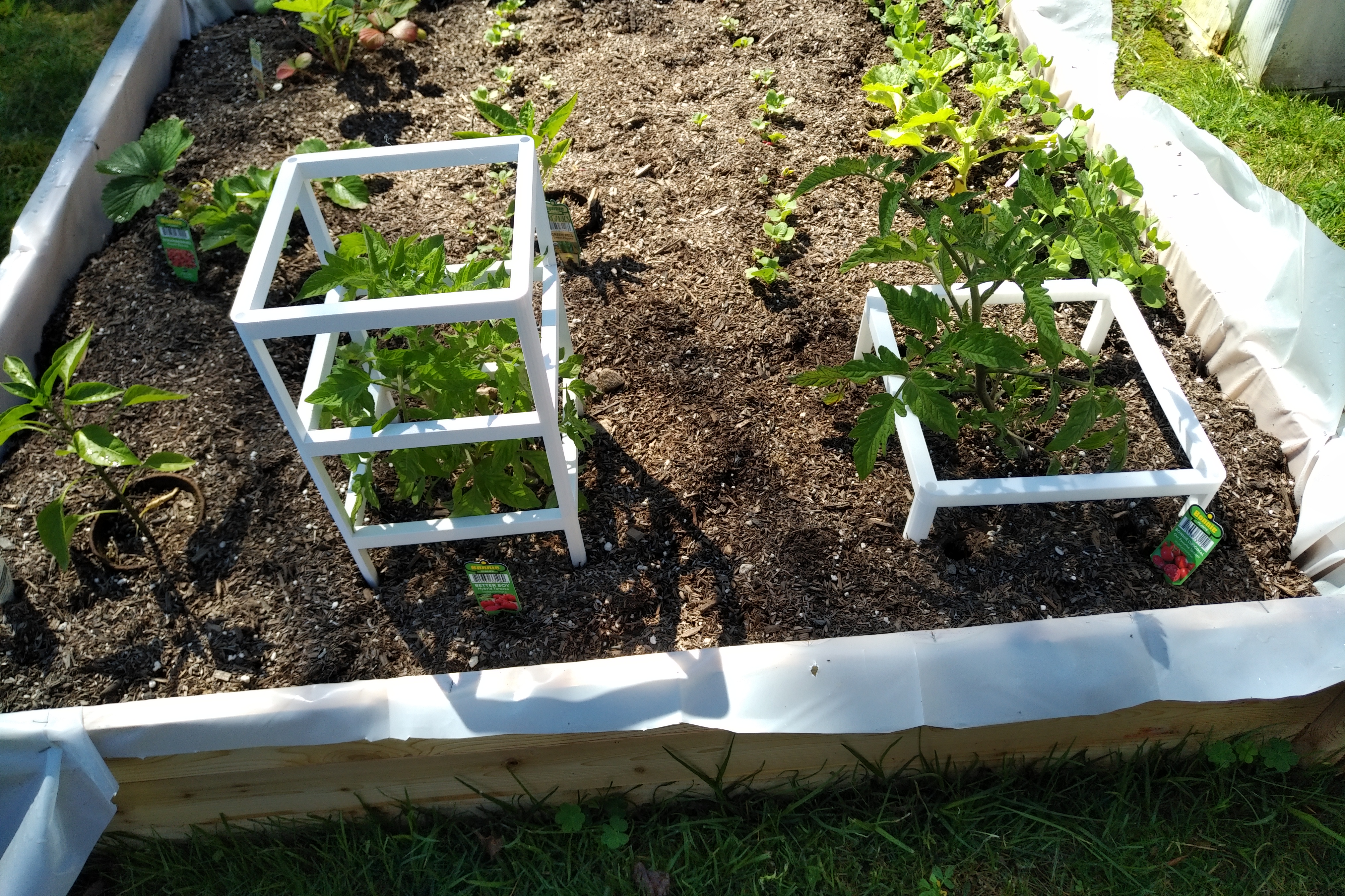 Stackable tomato cage