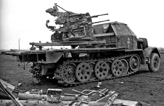 Armoured SdKfz7/1 2cmFlakvierling 1:56