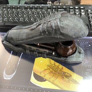 Alien pipe case and stand