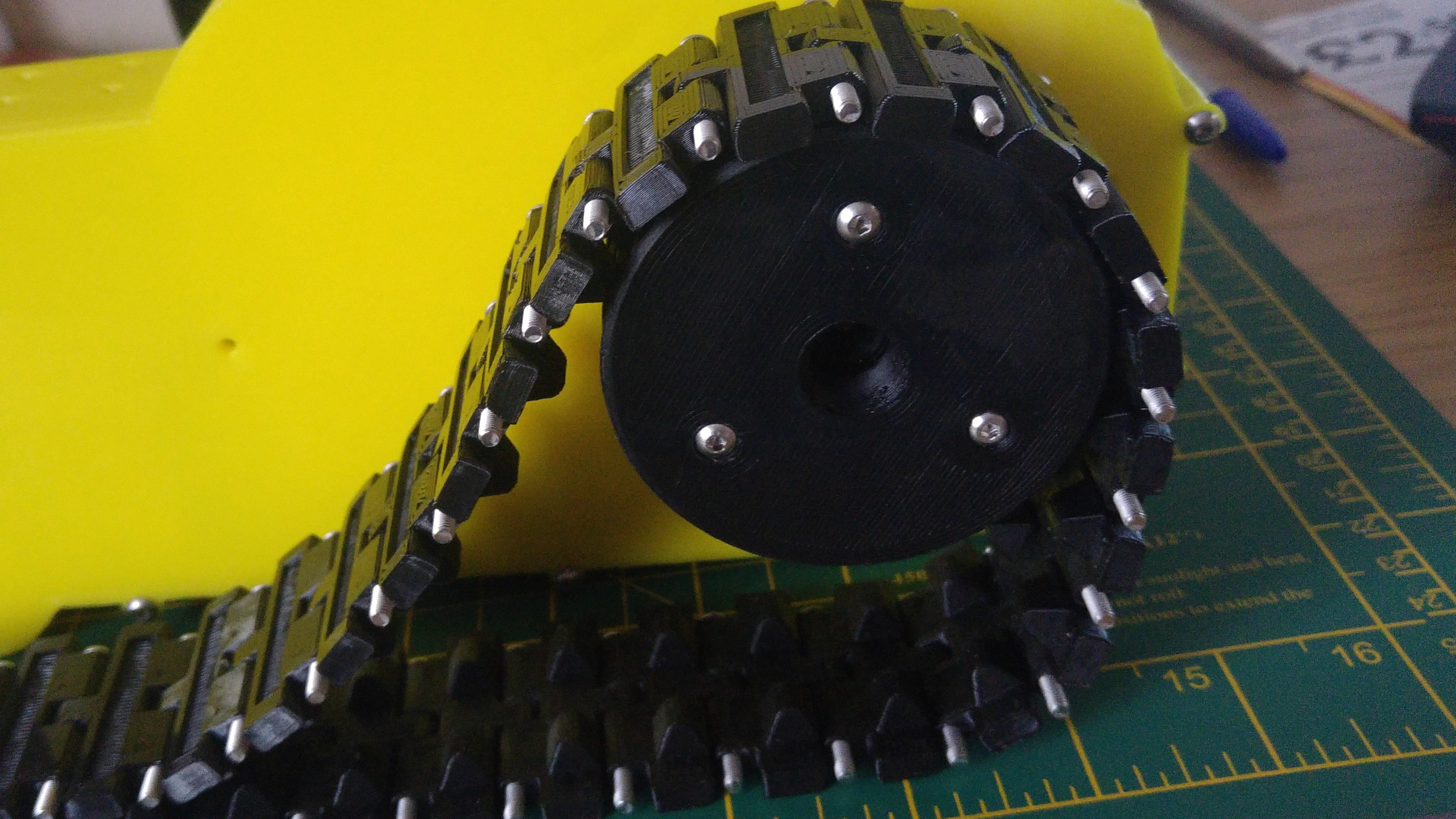R/C tank tracks