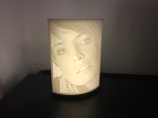 Lithophane-Ständer 5 Volt / Lithophane-Stand 5 Volt - für Hochkant-Bild 4:3, 150 mm hoch