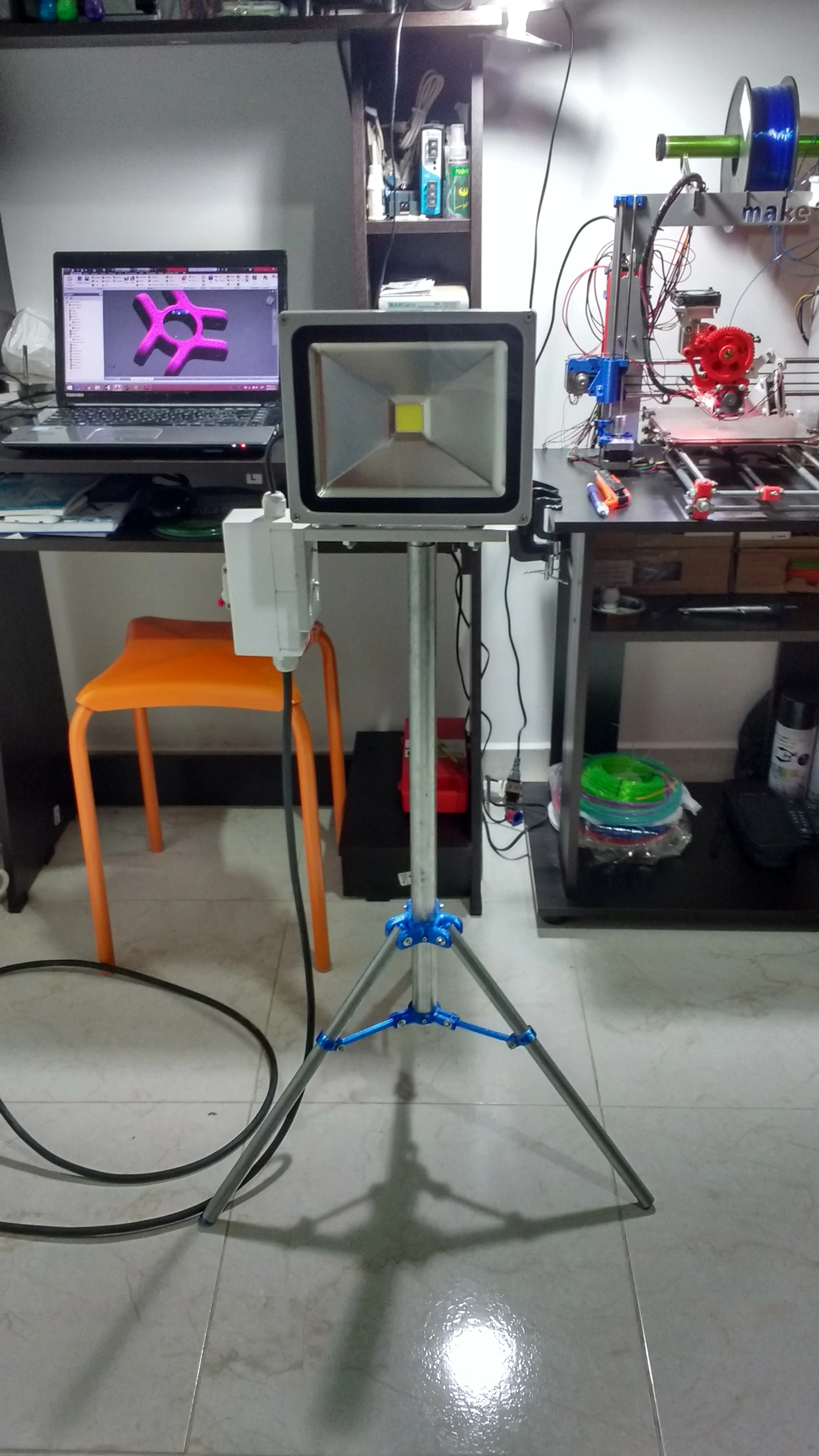 LAMPARA LED TRIPODE