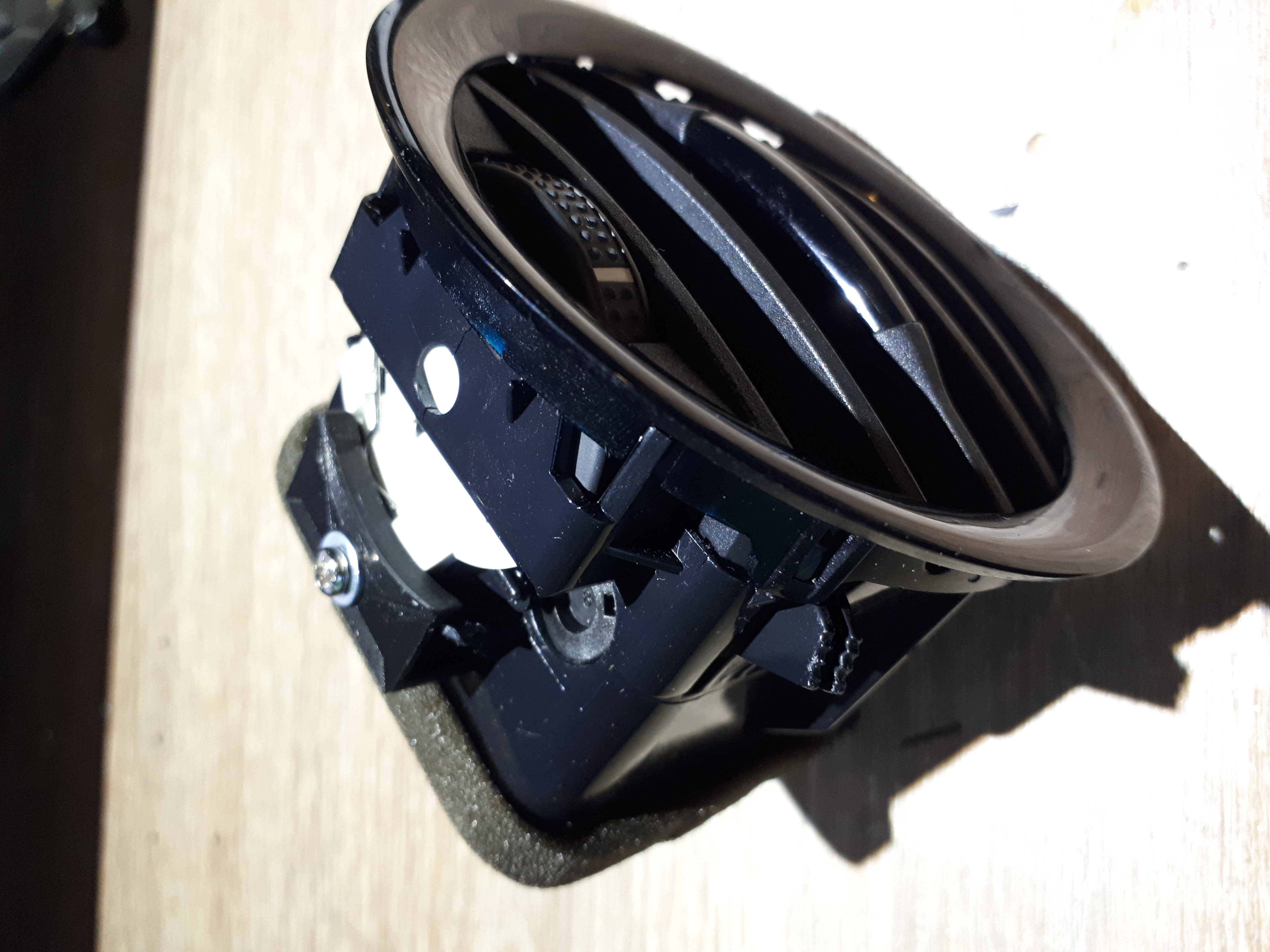 OPEL Corsa vent grill fix