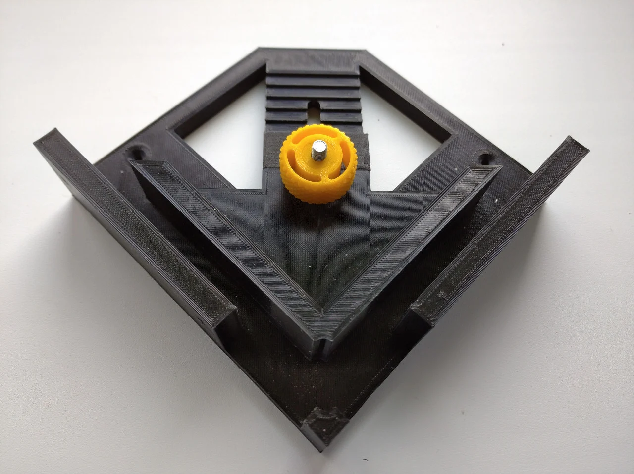 Corner clamp