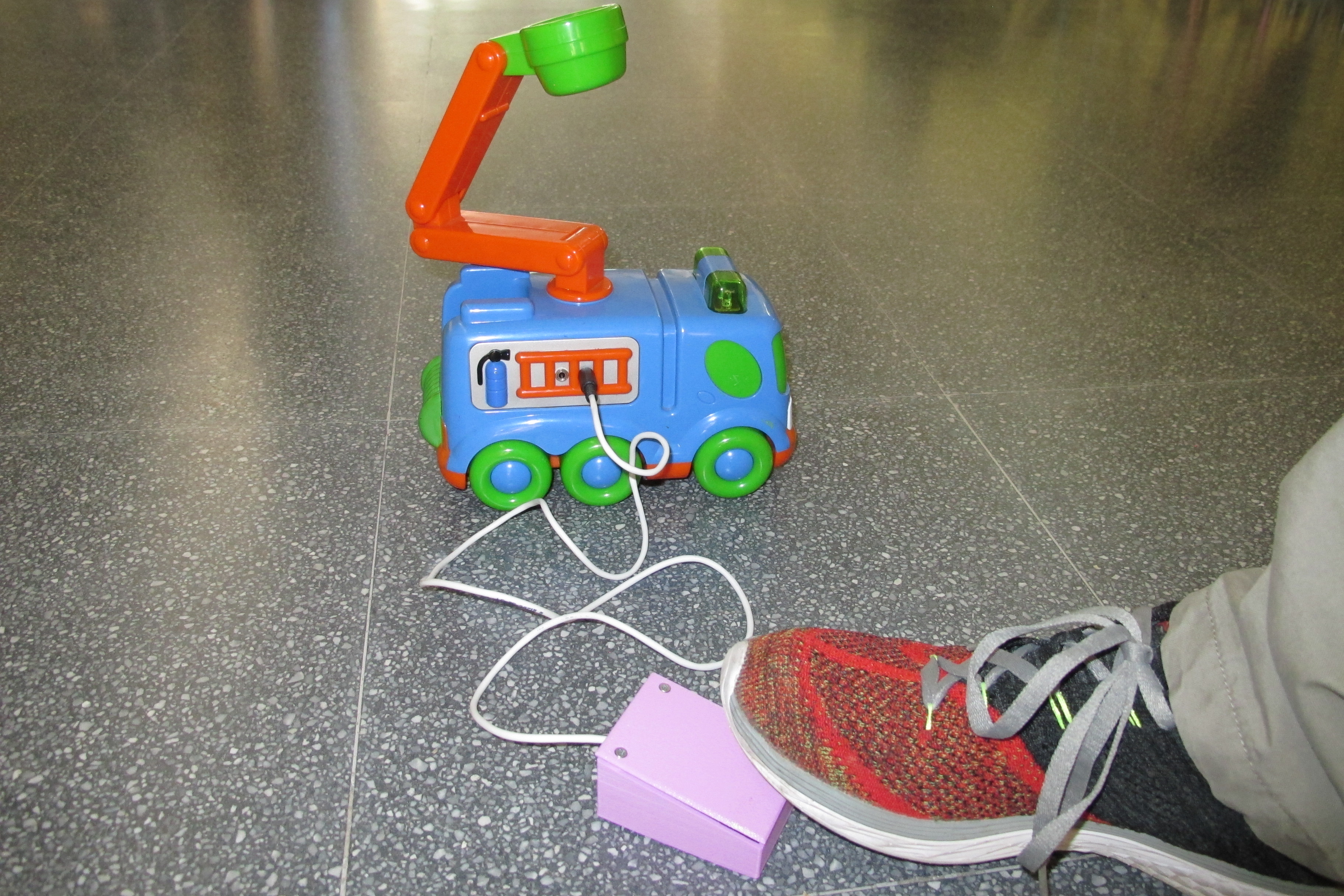 Foot push button / Pulsador par el pie
