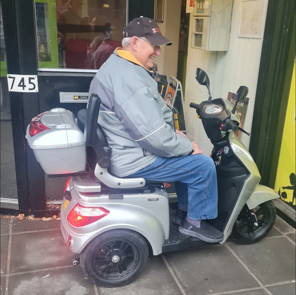 Scootmobile for the impaired in scale 1:100 (mobility scooter)