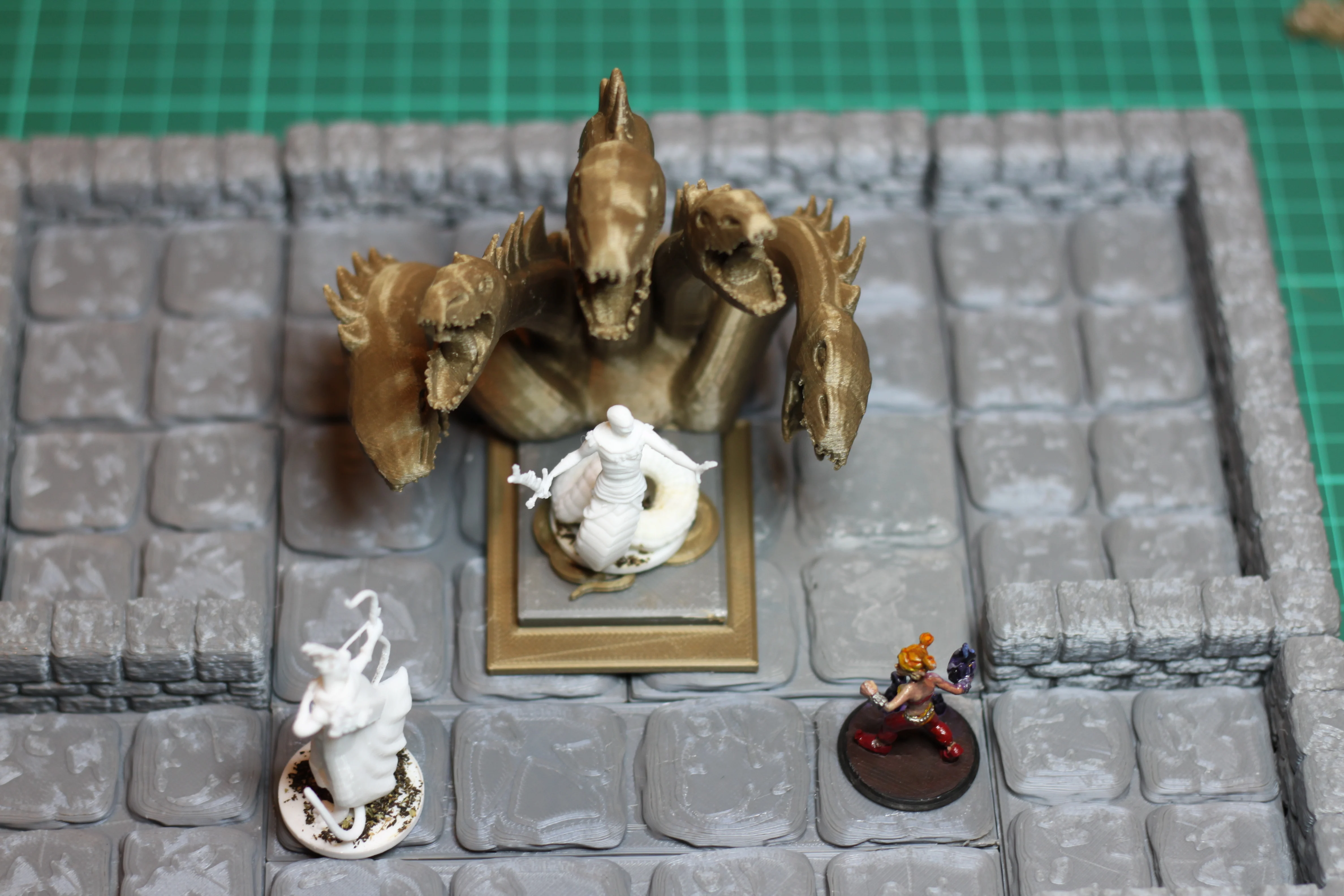 D&D Scenery: Hydra Throne for Tomb of Annihilation