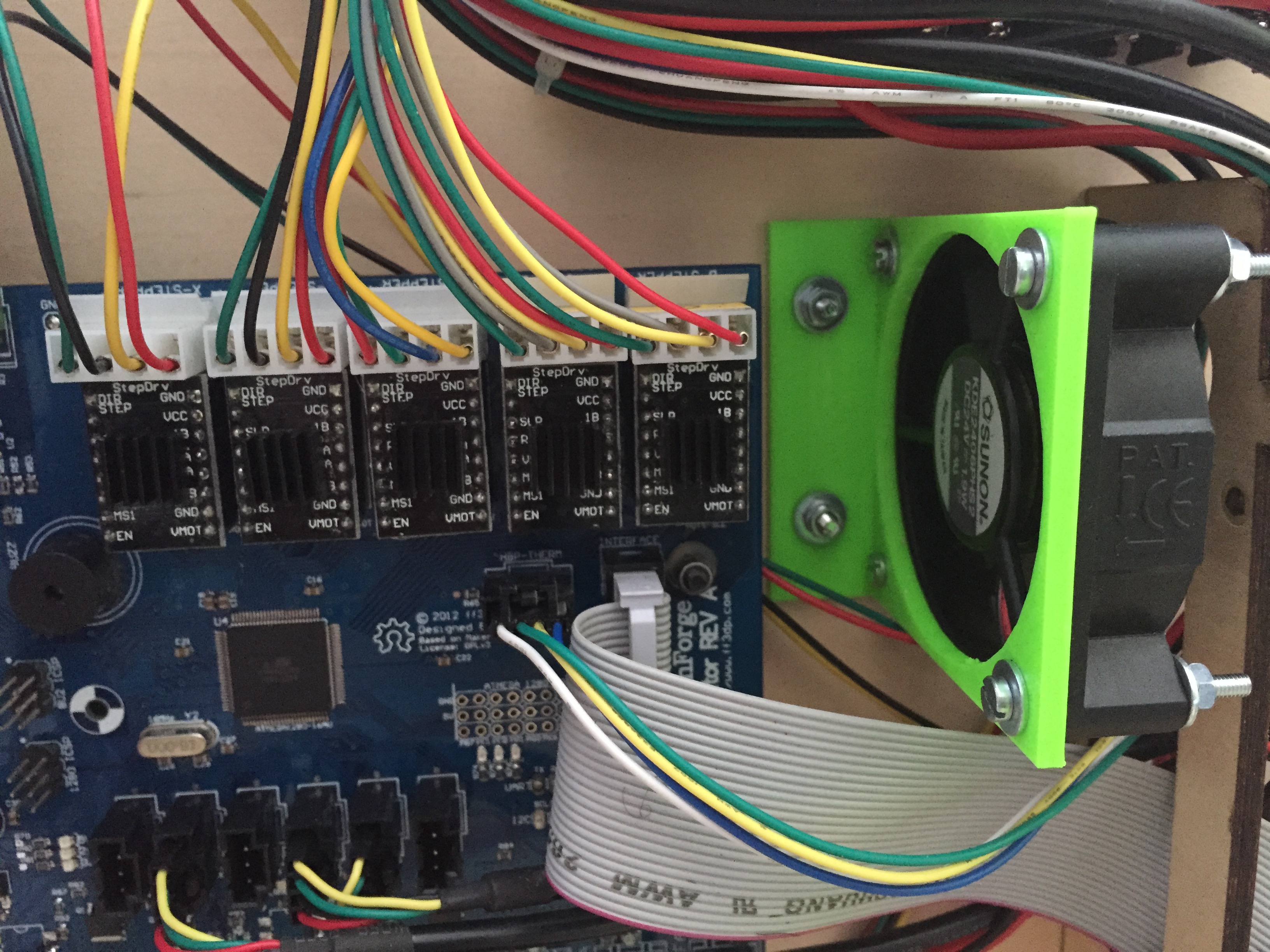 Support 60 mm Fan for cooling stepper motor controls