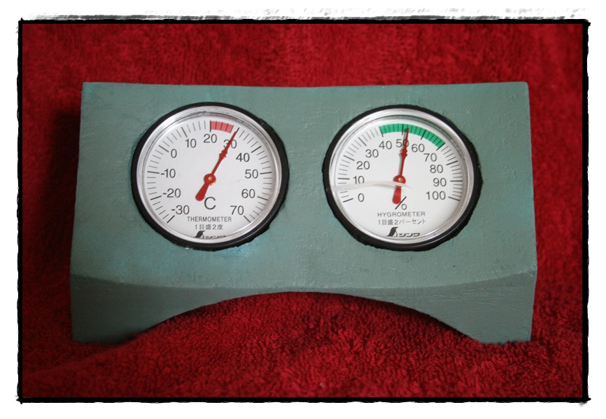 Thermo-hygrometer-Stand