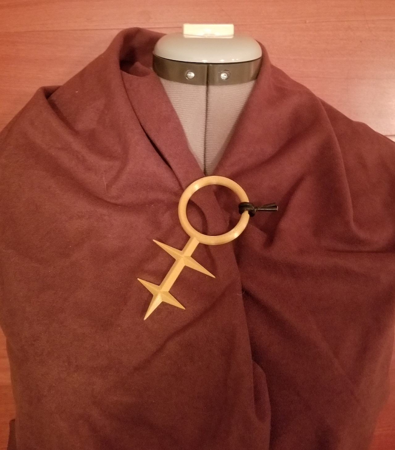 Cloak Clasp – The Promised Neverland
