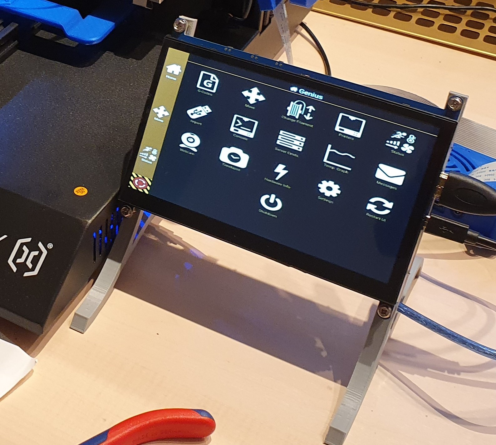 raspberry pi 7inch touchdisplay stand