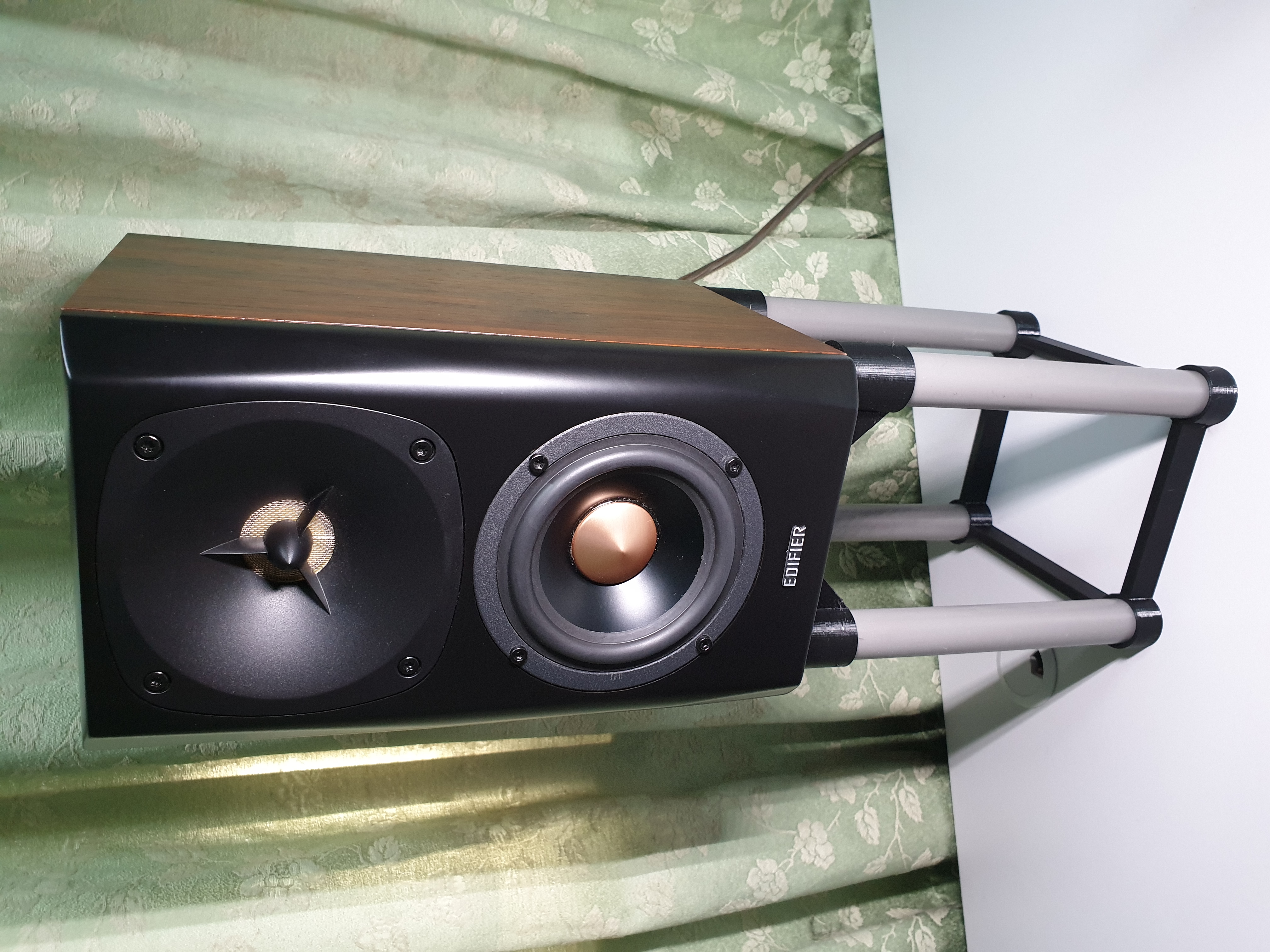 Desktop Speaker Stand